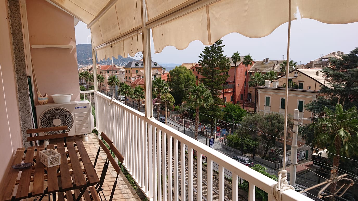 Central apartment with parking space 90 meters from the sea