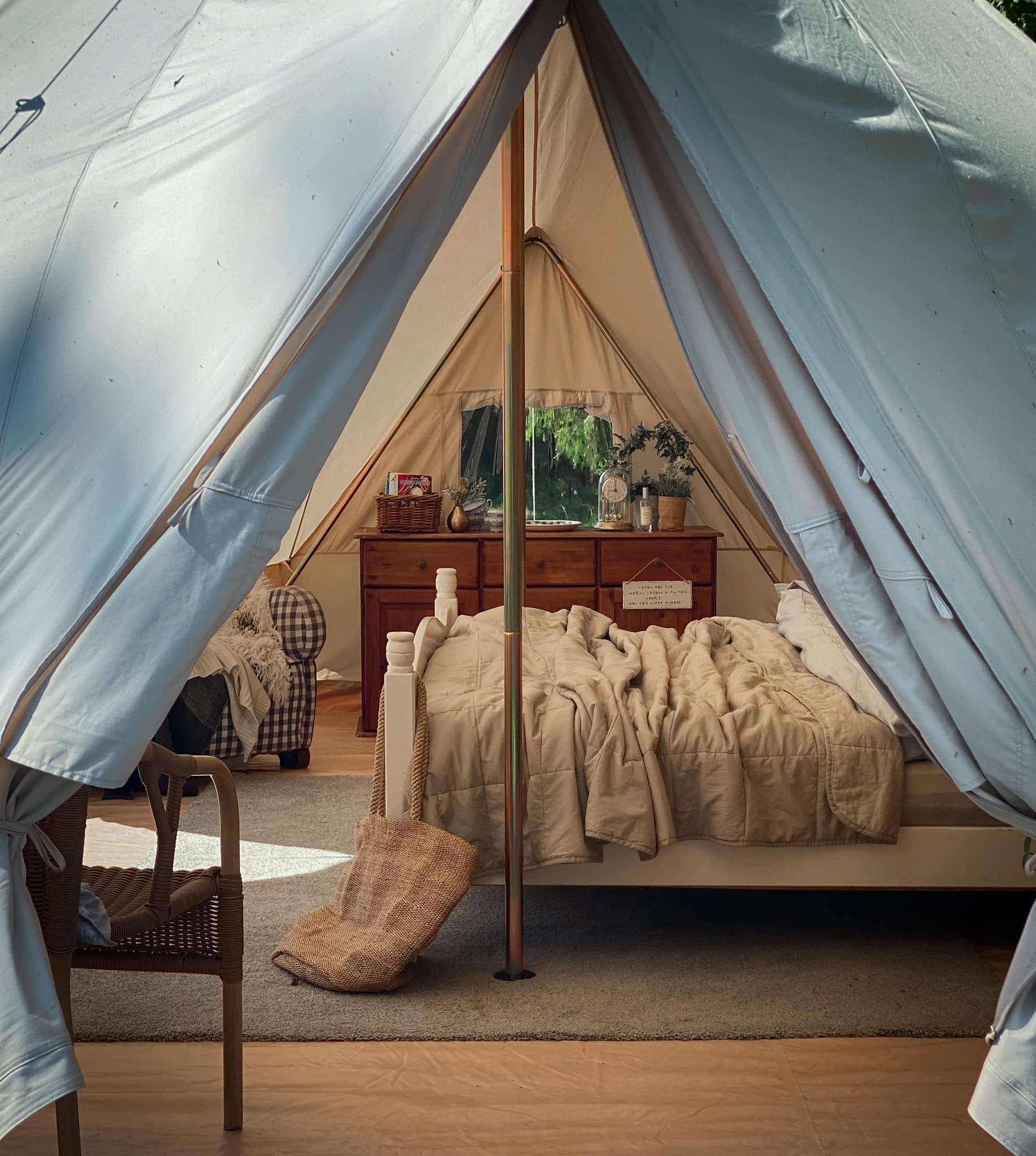 Idyllic river glamping year-round!