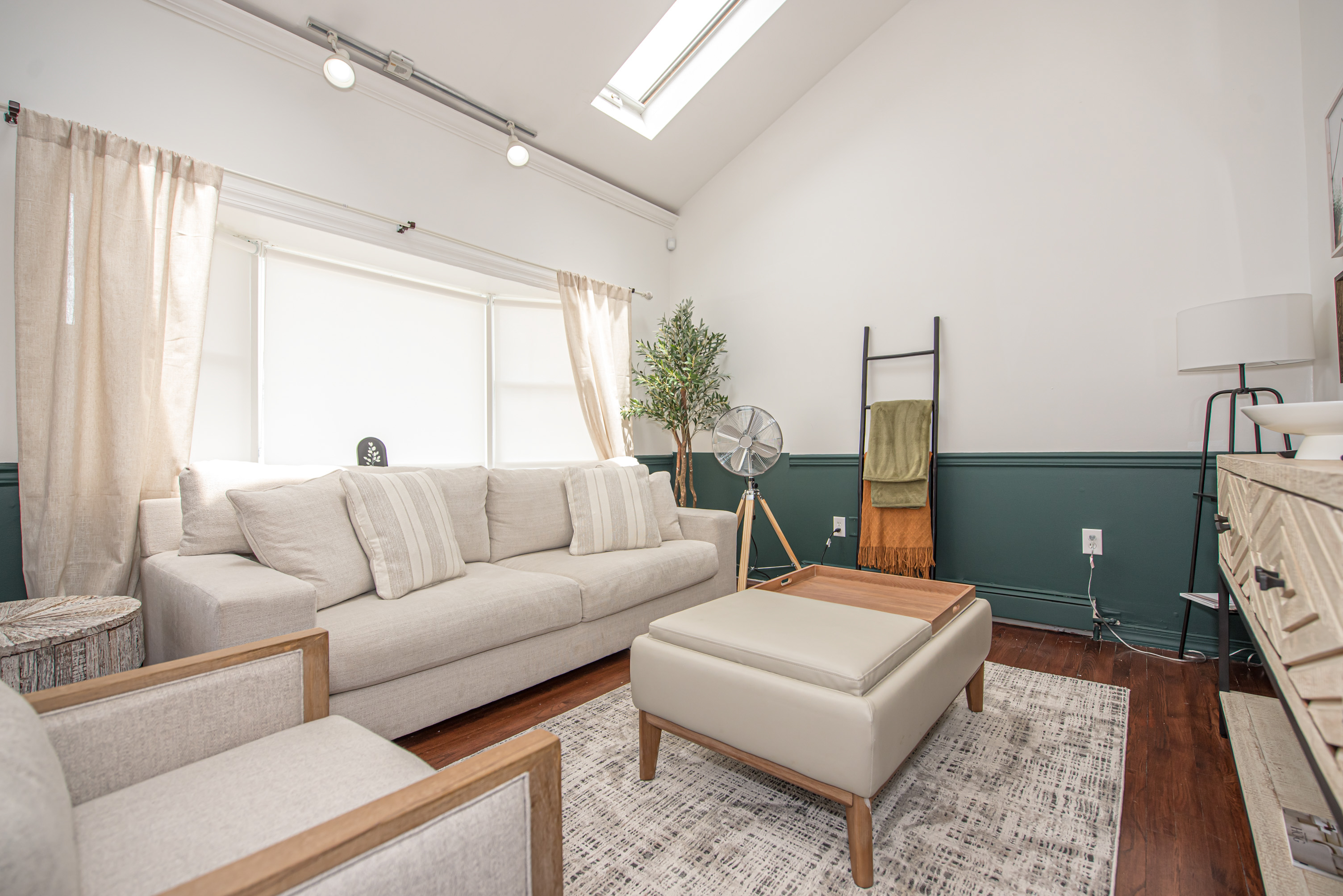 3Bd 1Ba English Style Home-Access to beaches & NYC