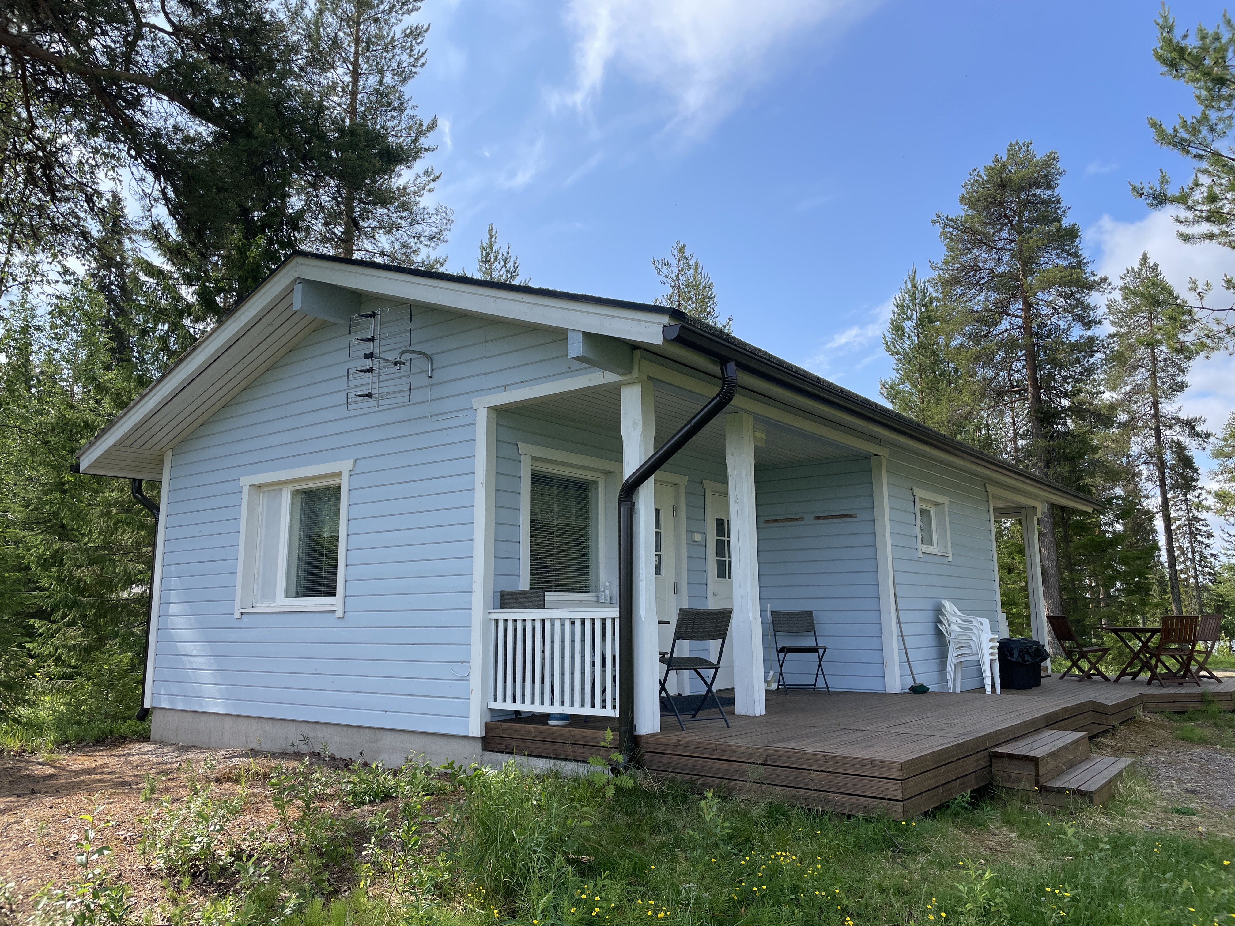 Small cottage “Salmon” for three on the banks of the Muonio River