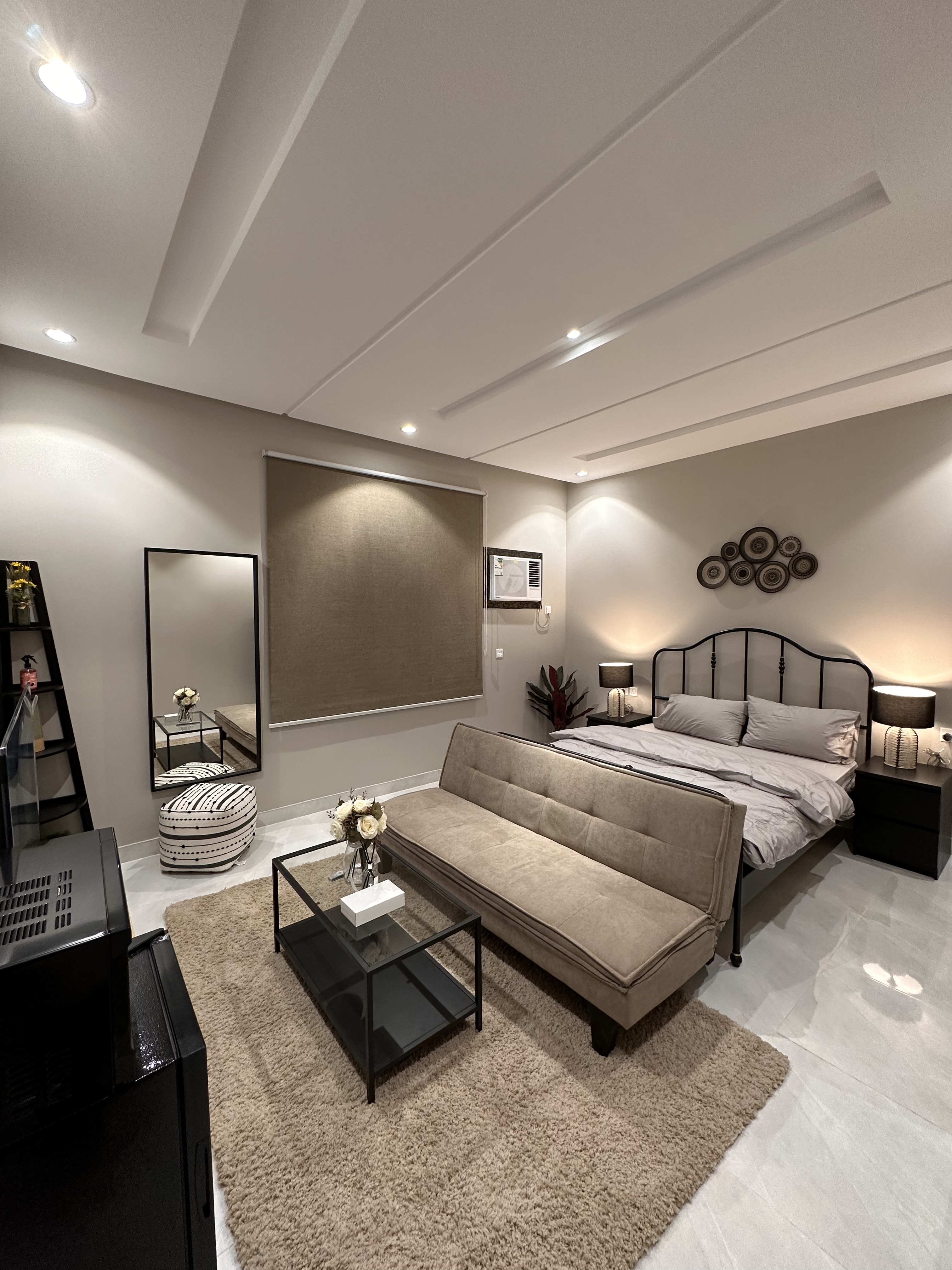 Self Entry Studio - Upper 8