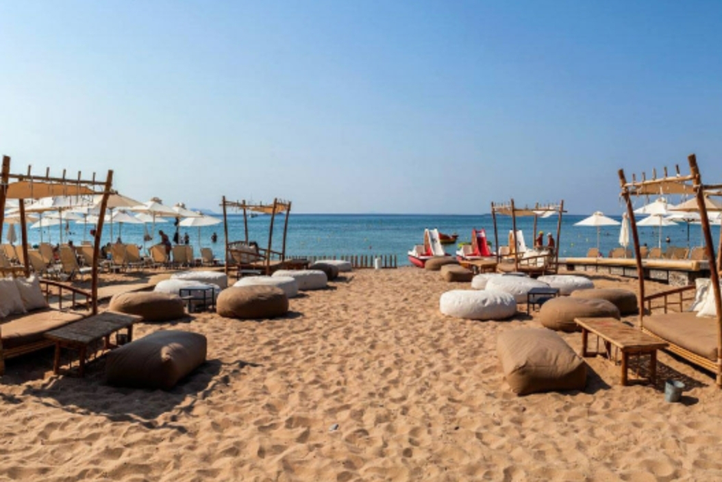 Apartment in Varkiza by the sea