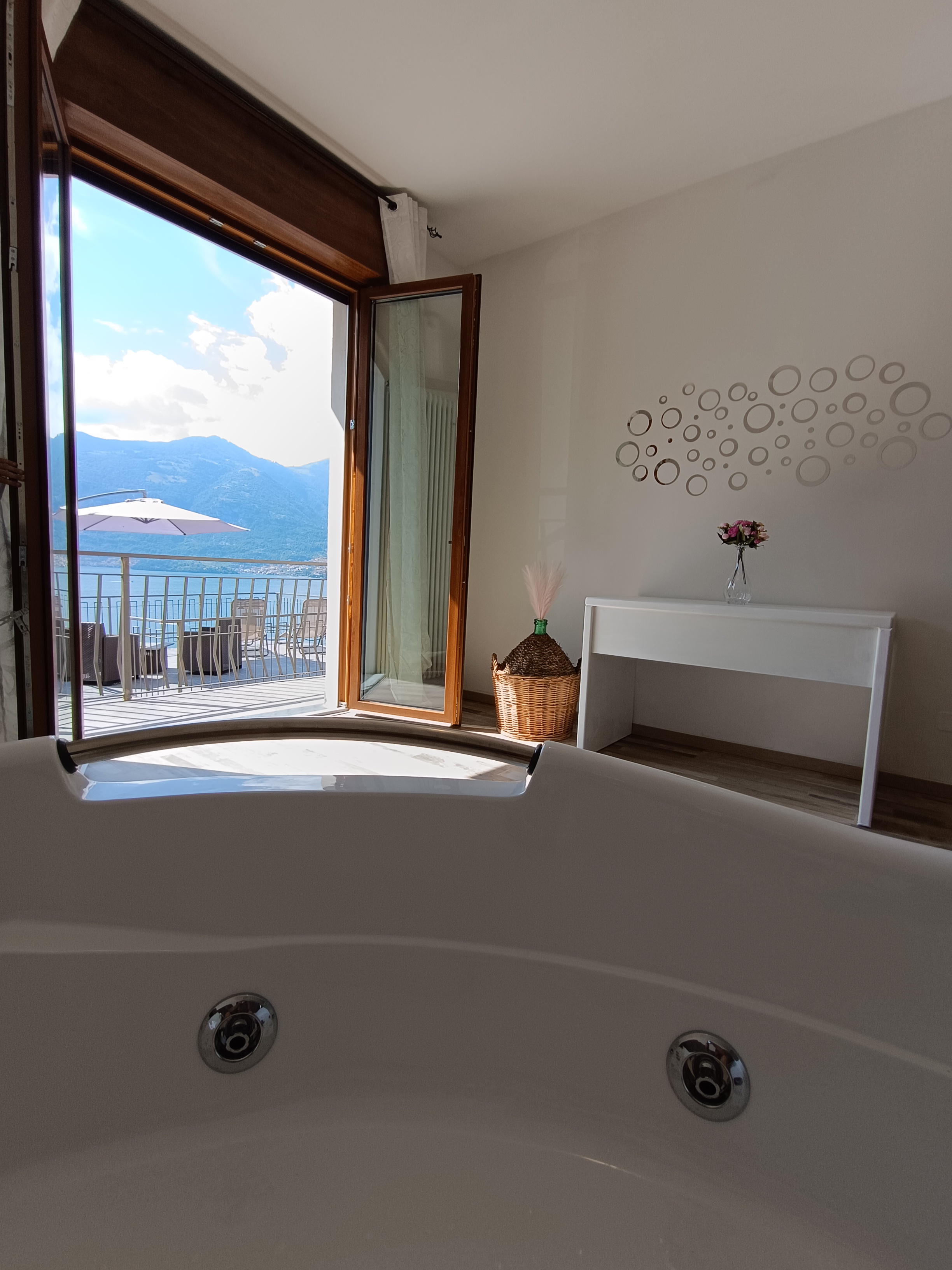 Dudi Jolie Maison - Jacuzzi, Solarium & Lake view