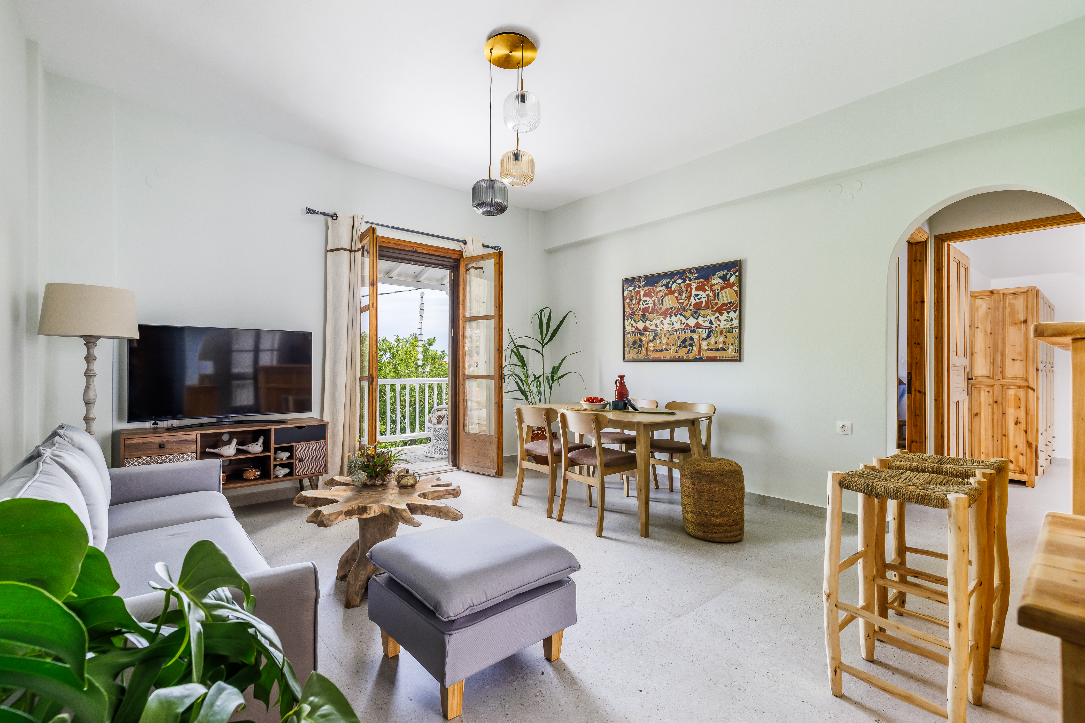 Yianna Sunny Deluxe Apartment