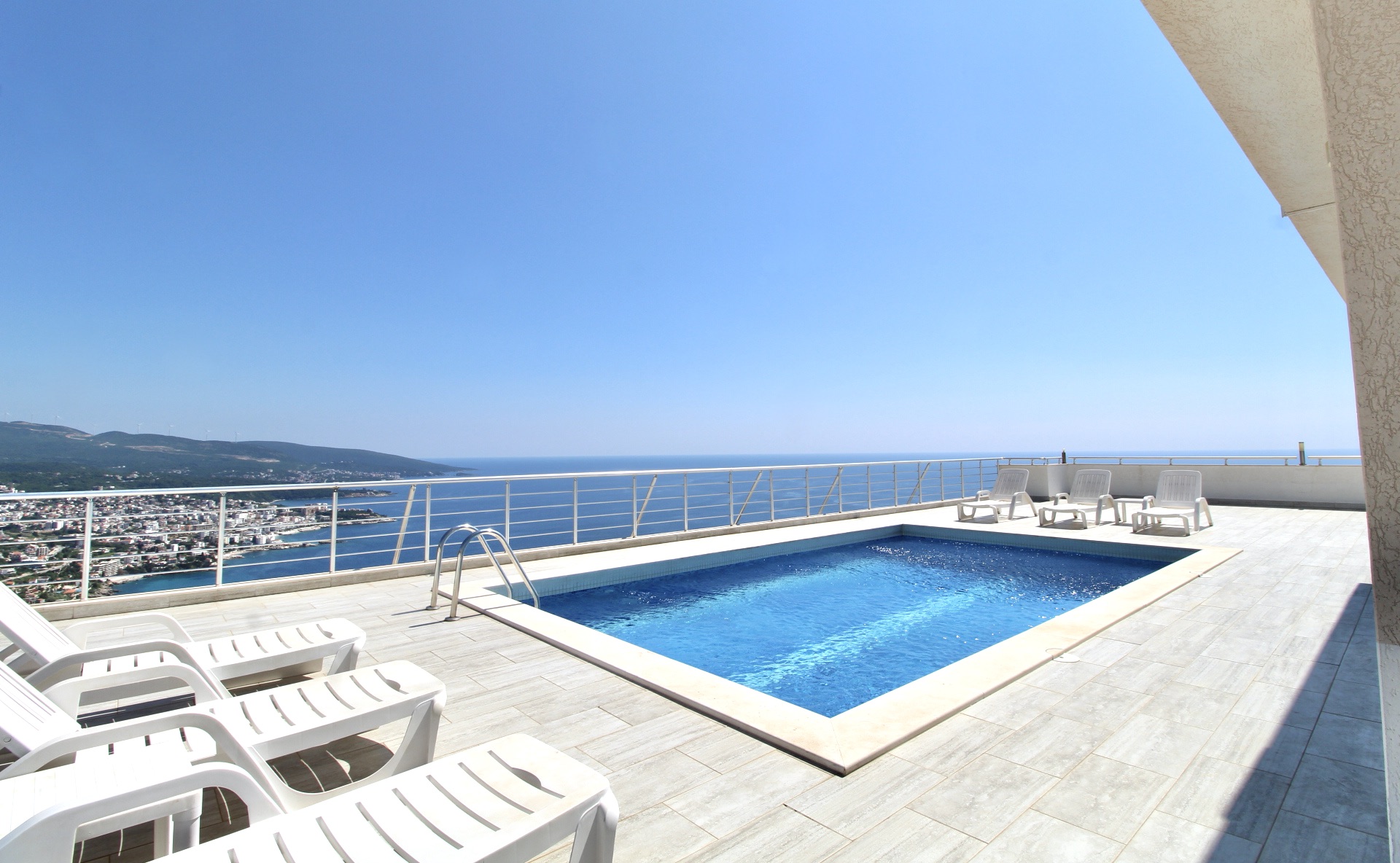 2bd Kalamper Vista Apt w/ Sea Views & Shared Pool