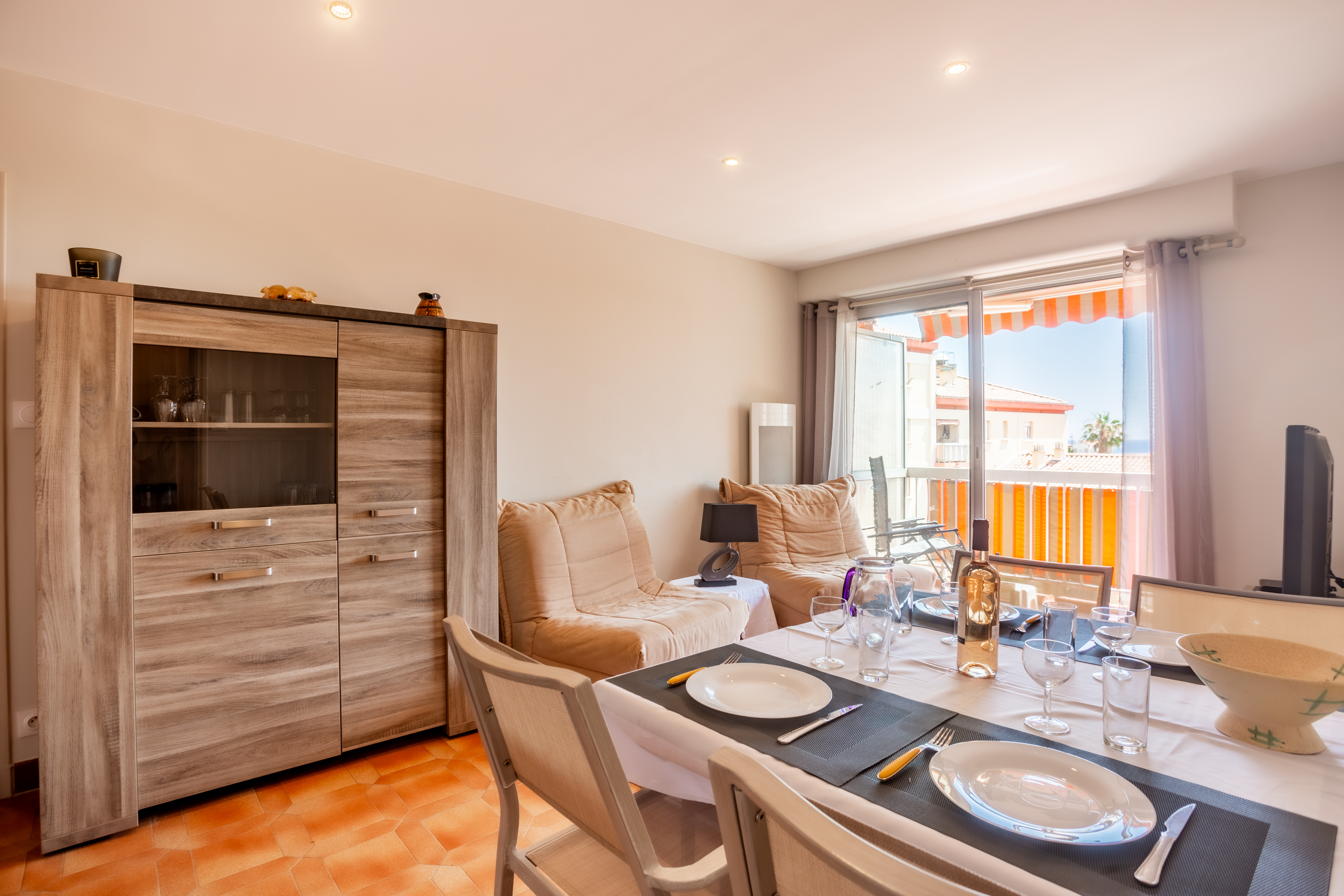 2 rooms 200 m from the sea