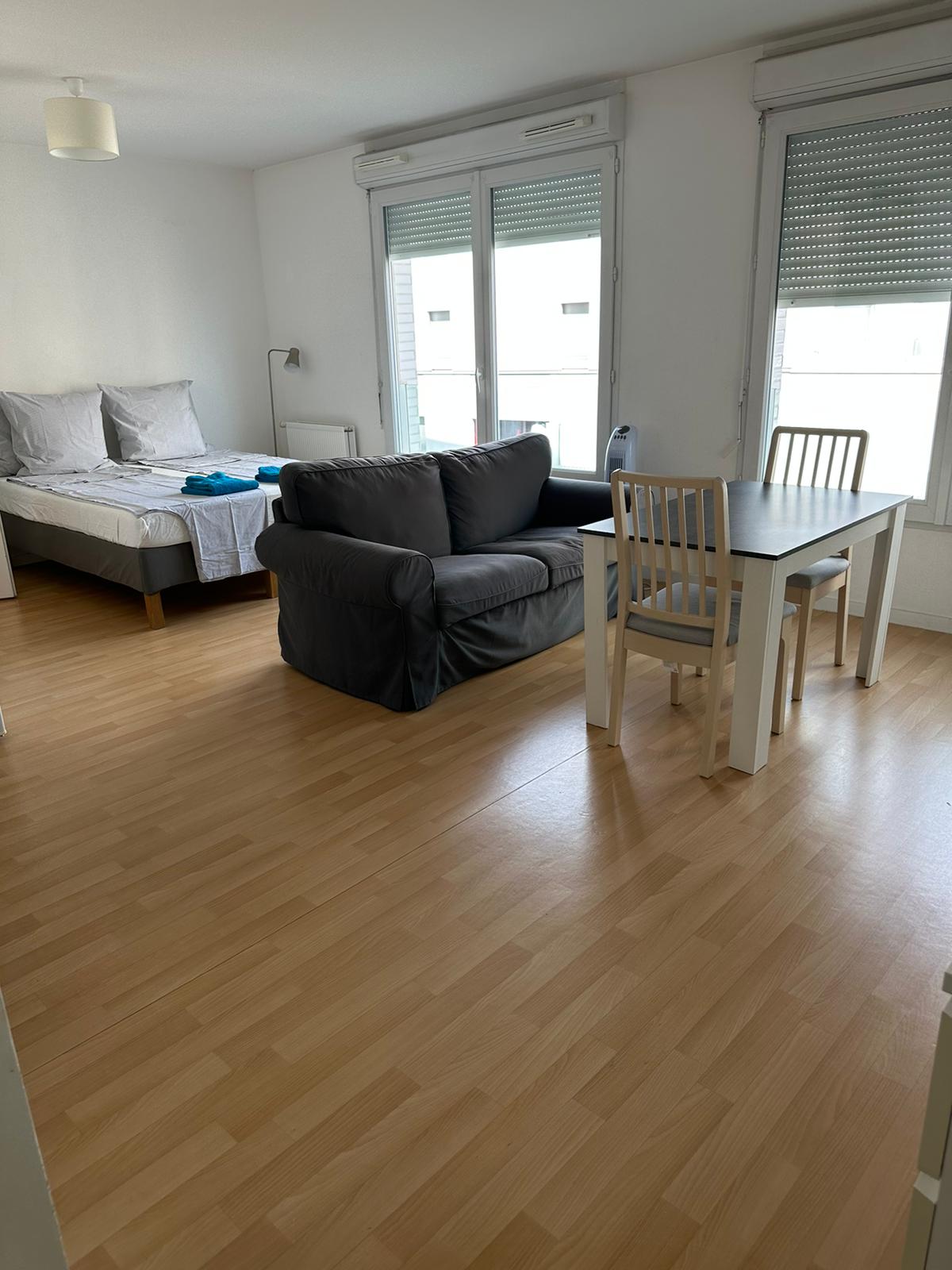 Studio, 400 sq.ft, Parking, 10 min RER B to Paris