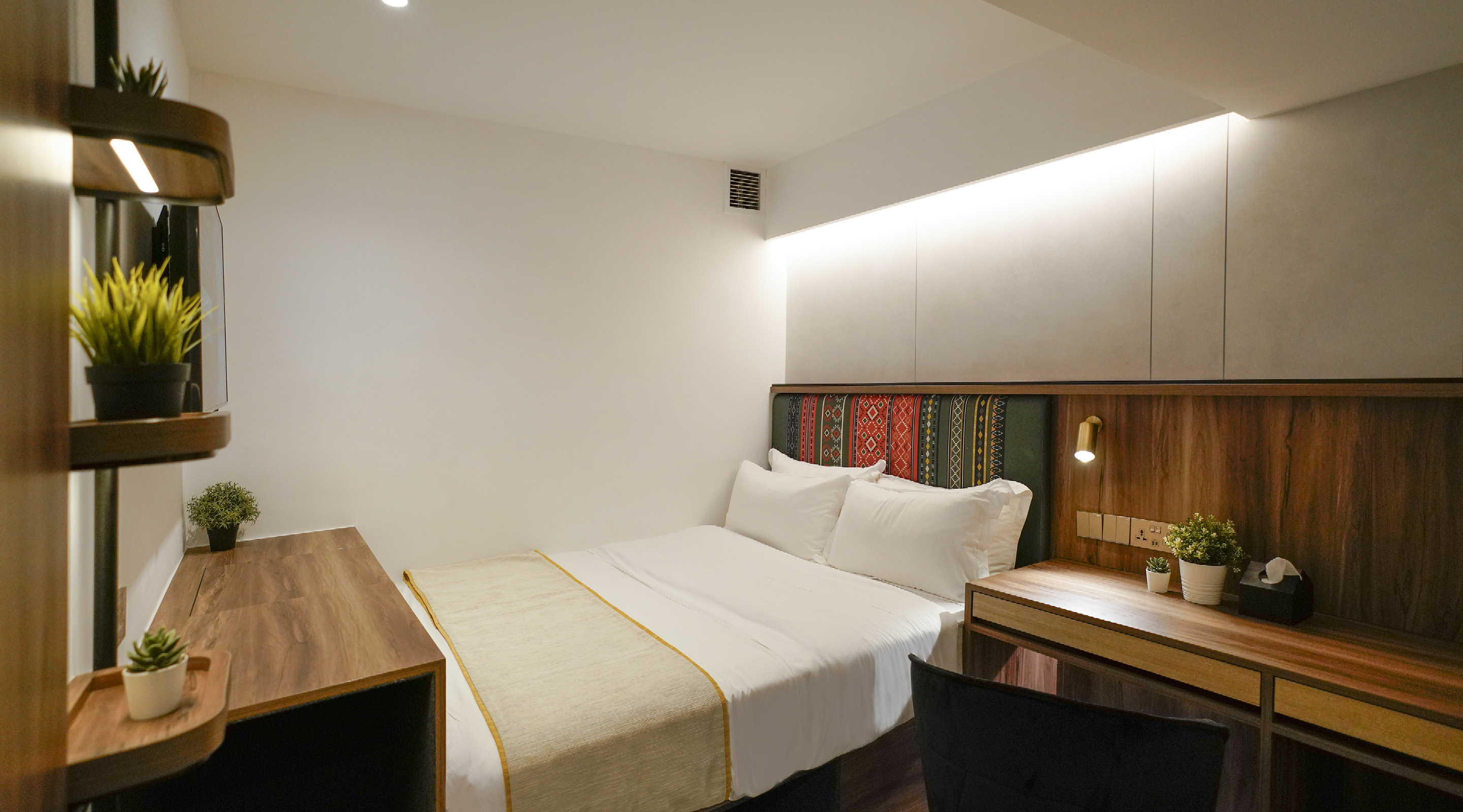 Brand-New, Double Ensuite Room in Bugis Junction