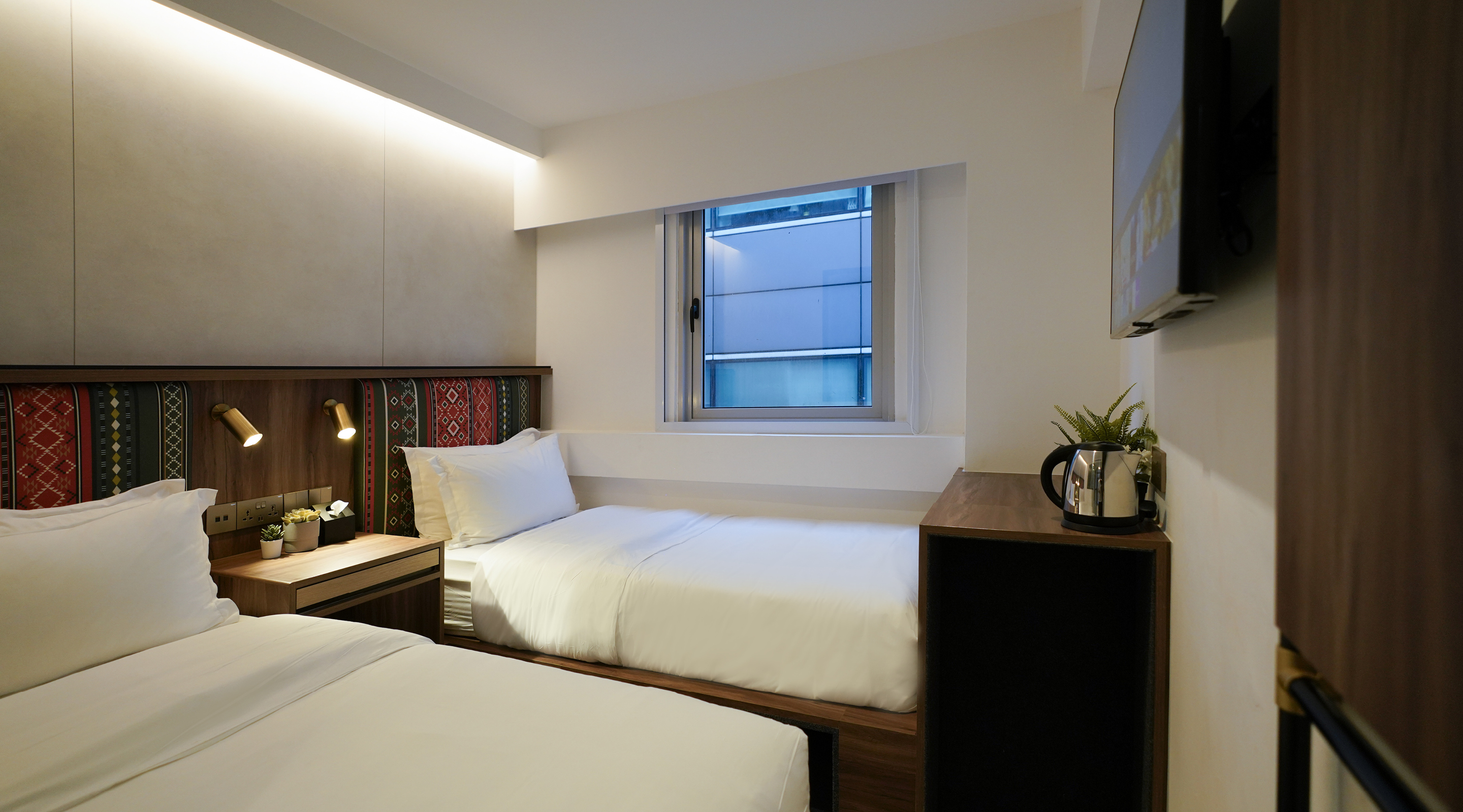 Brand-New, Twin Room with Window in Bugis Junction