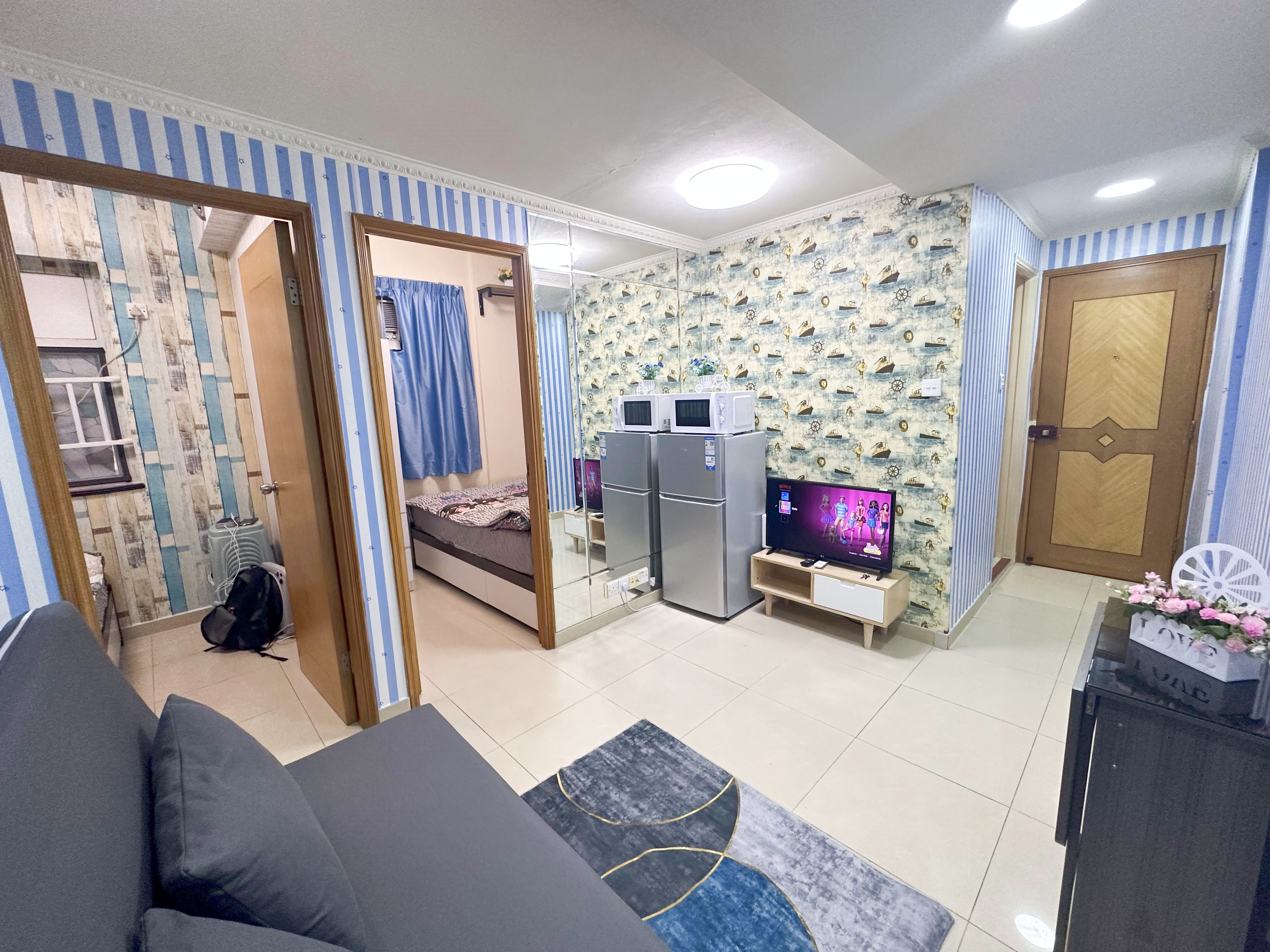 3 bedrooms fit 8pax, 2 bathrooms 1 min mtr