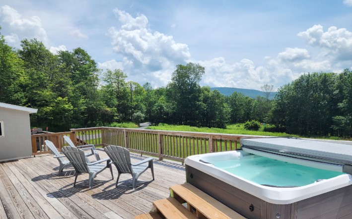 A must-stay! Hot tub, dog-friendly, EV charger