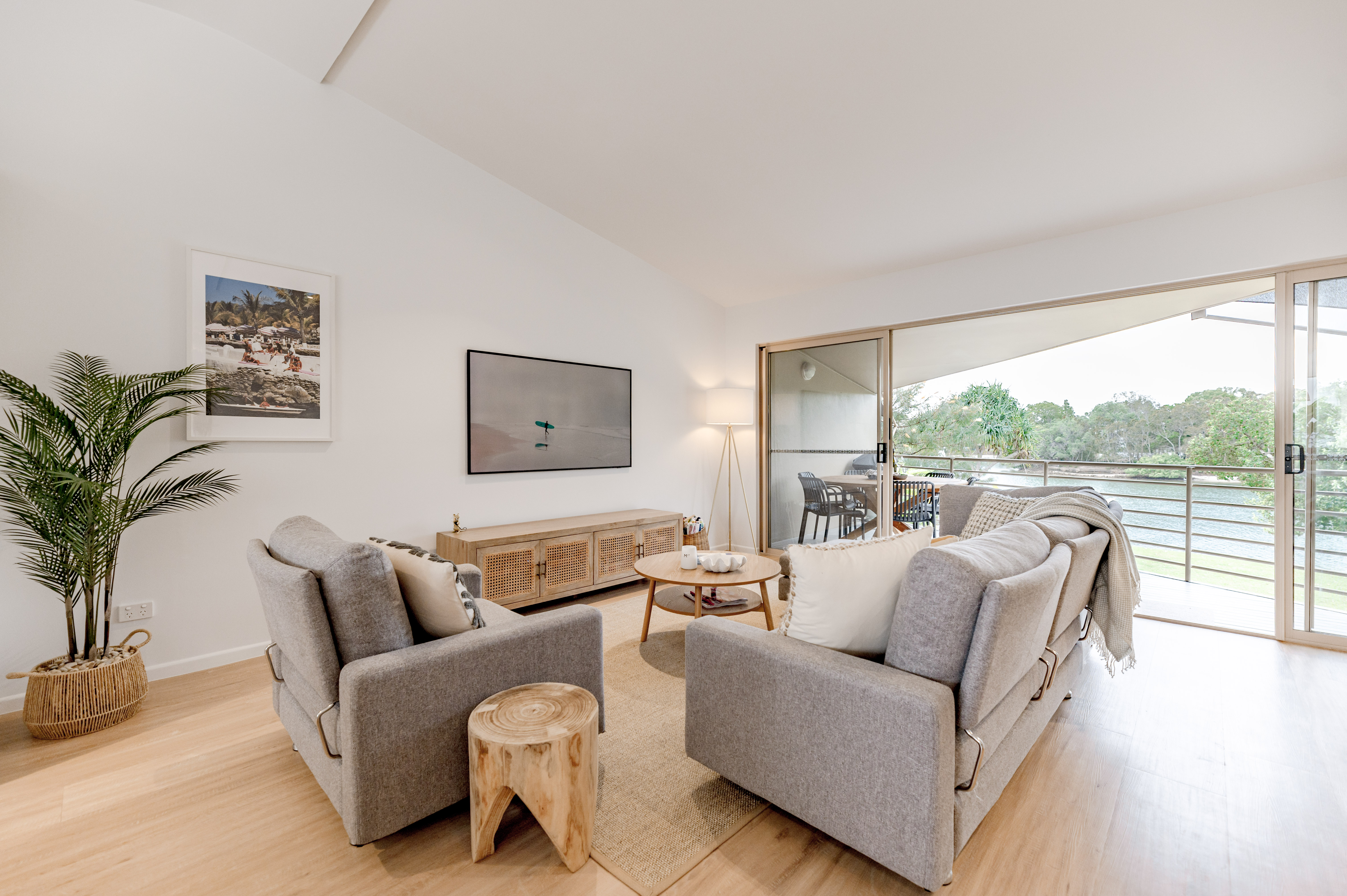 The River View Retreat ~ Location & Brand New Luxe