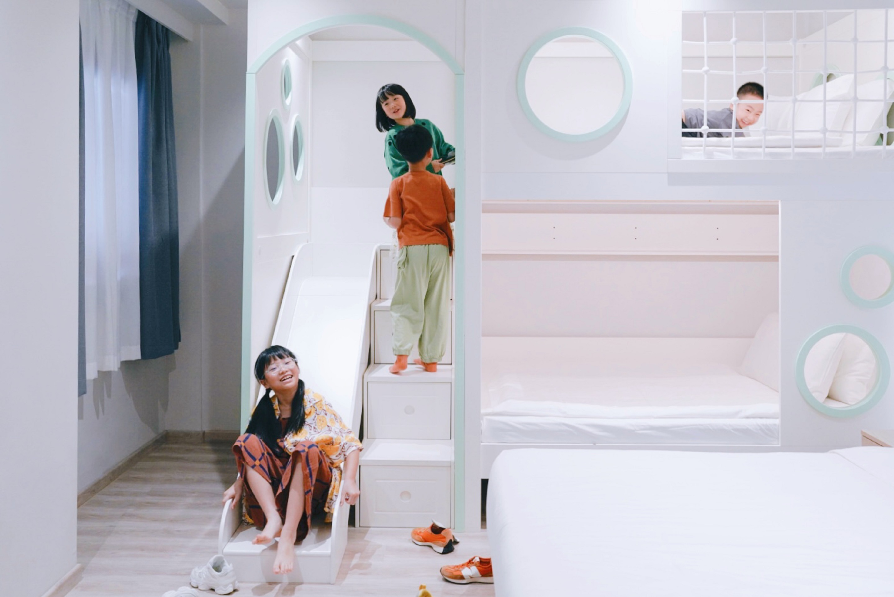 【REST 】Bugis/ Cinematic Family Room slide/pool