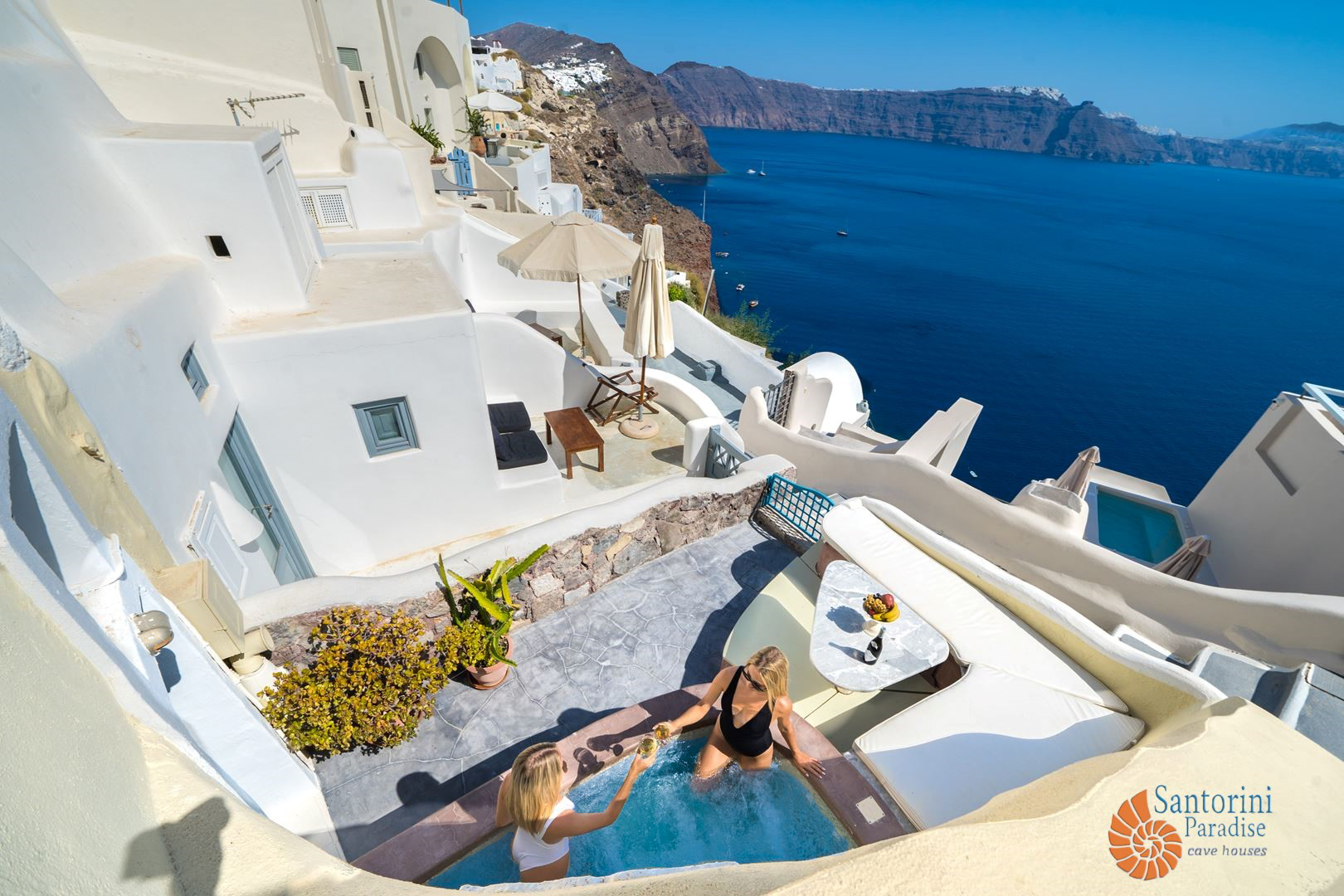 SantoriniParadise PARADISE cave, private hot tub! Cycladic houses