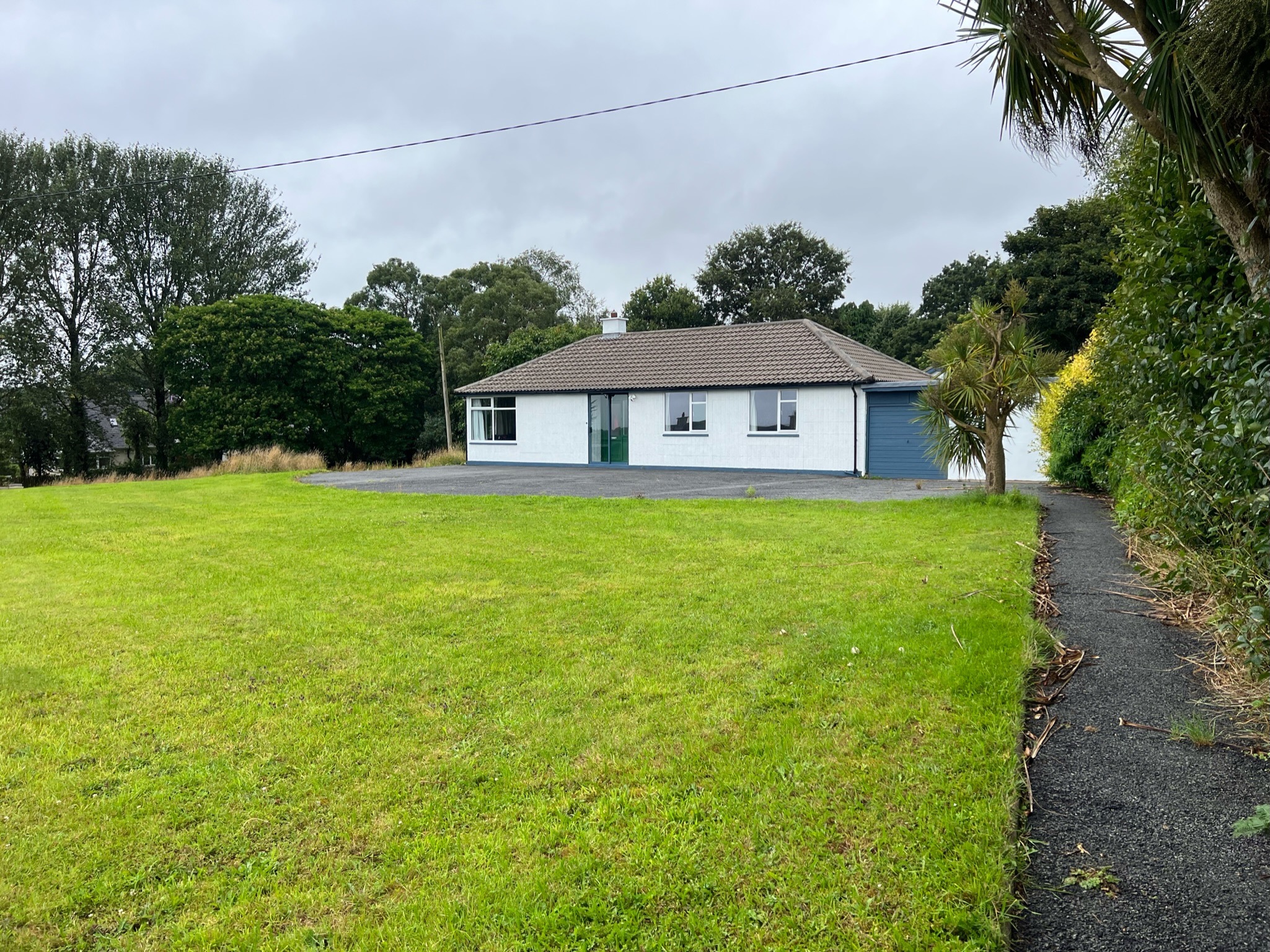 Charming bright bungalow 2km from Curracloe Beach