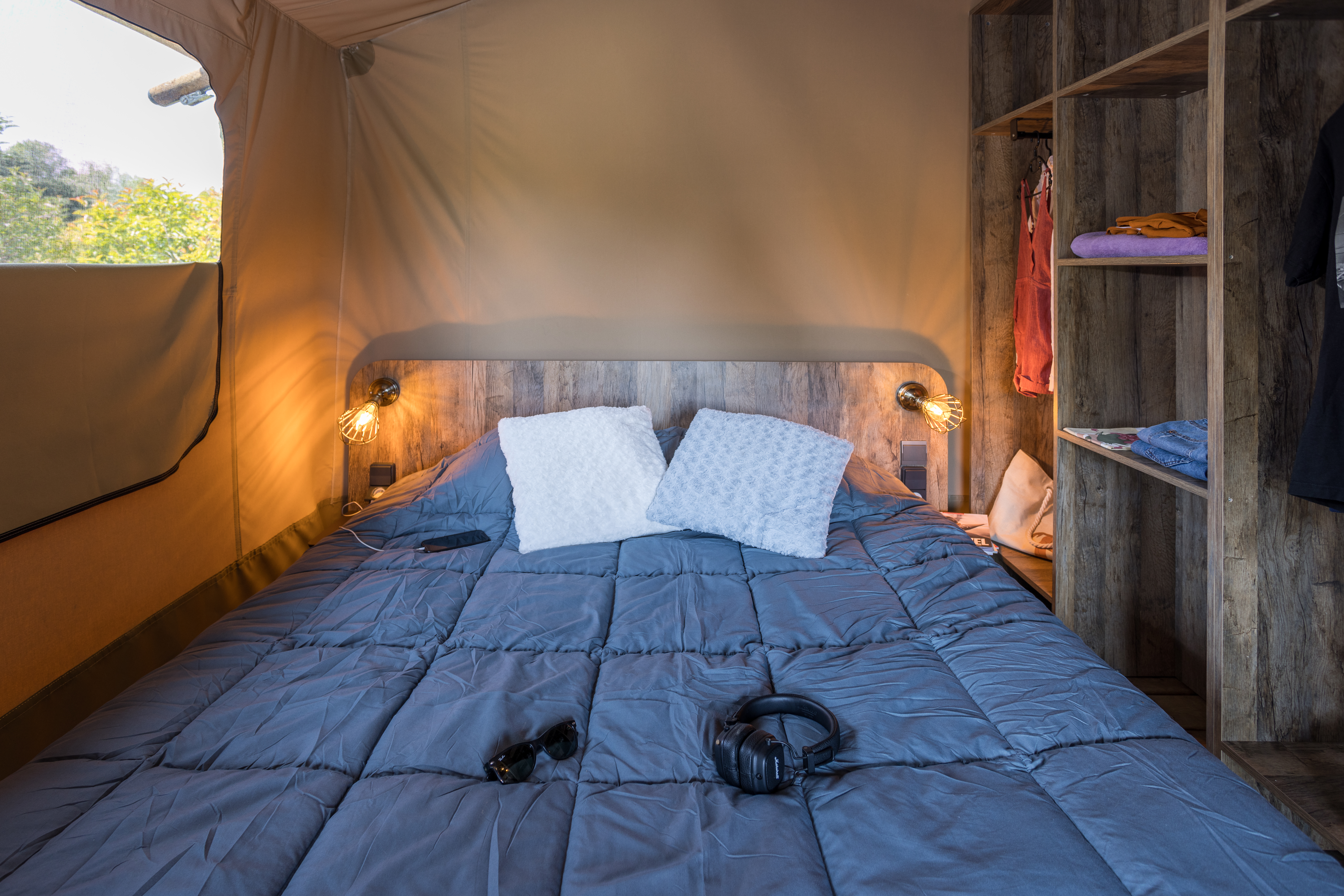 Safari tent