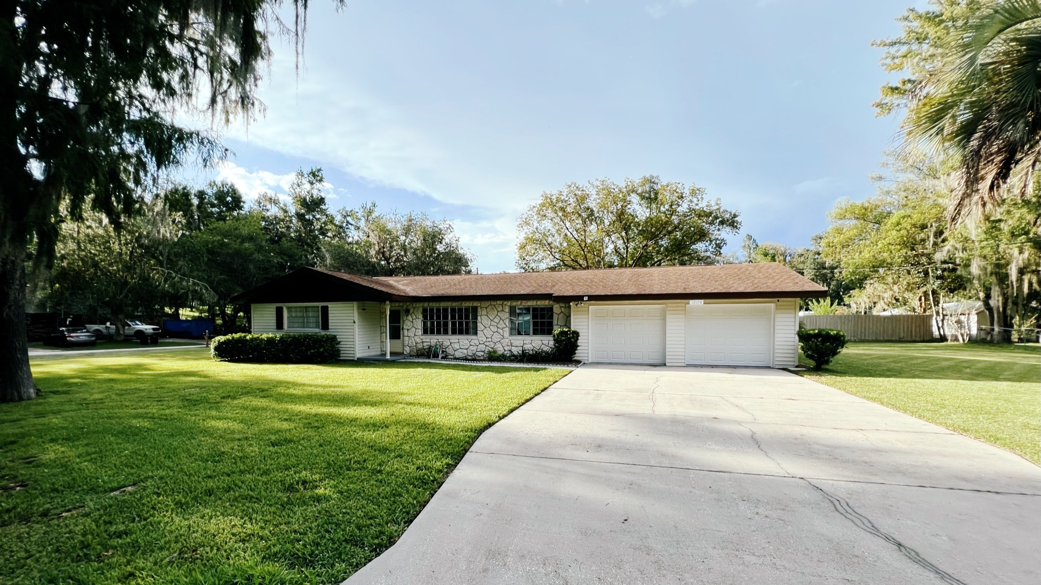 Sunny 3BR Escape - 4 Blocks from Rainbow River!
