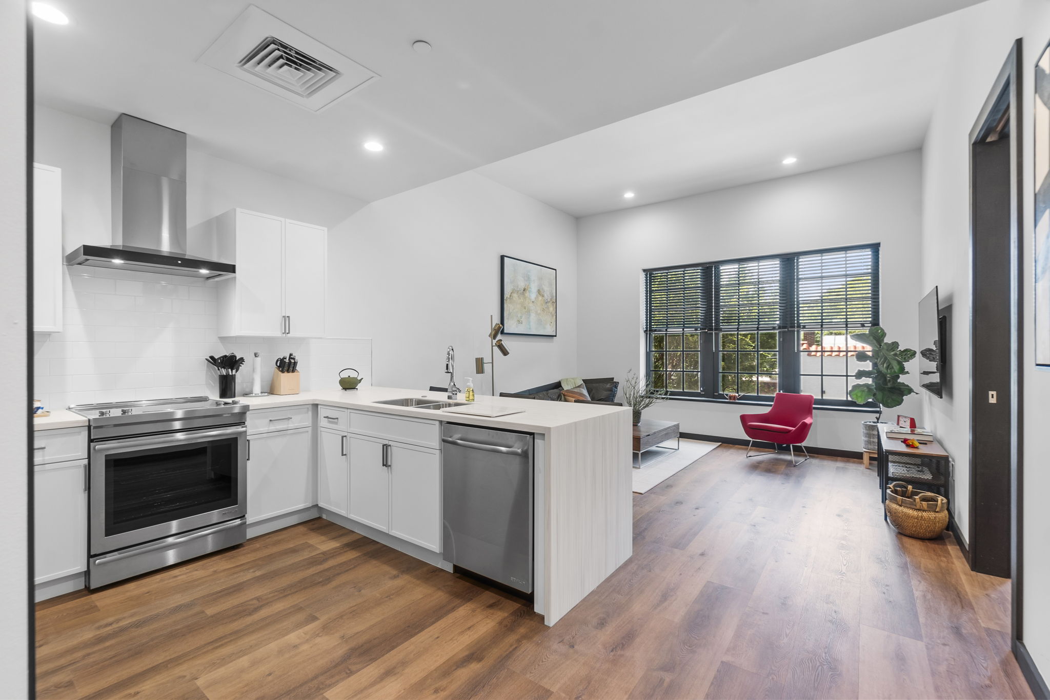 Newly Constructed Luxury Apartment - Sleeps 7