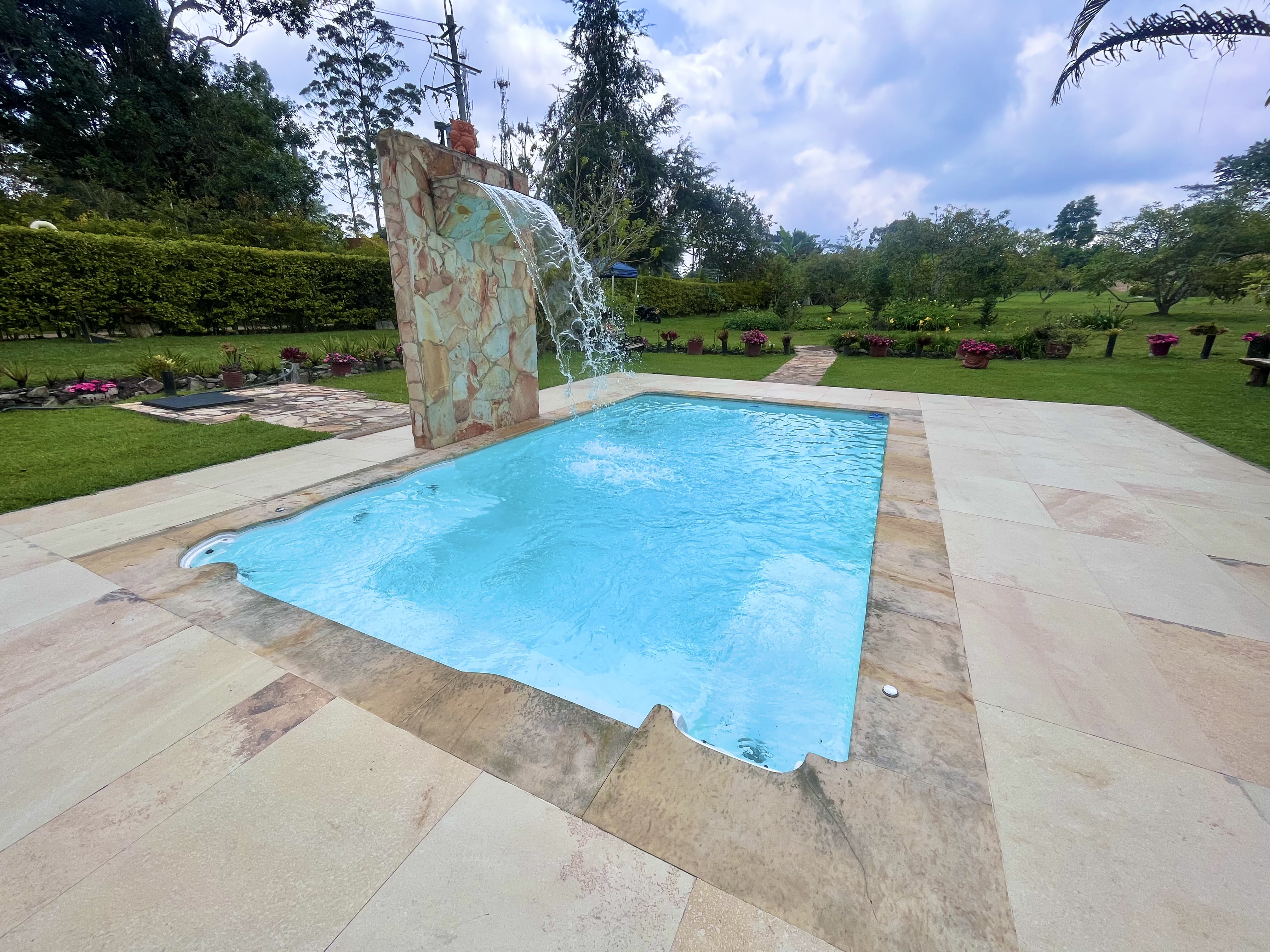 Spacious cabin with pool, nature and nearby