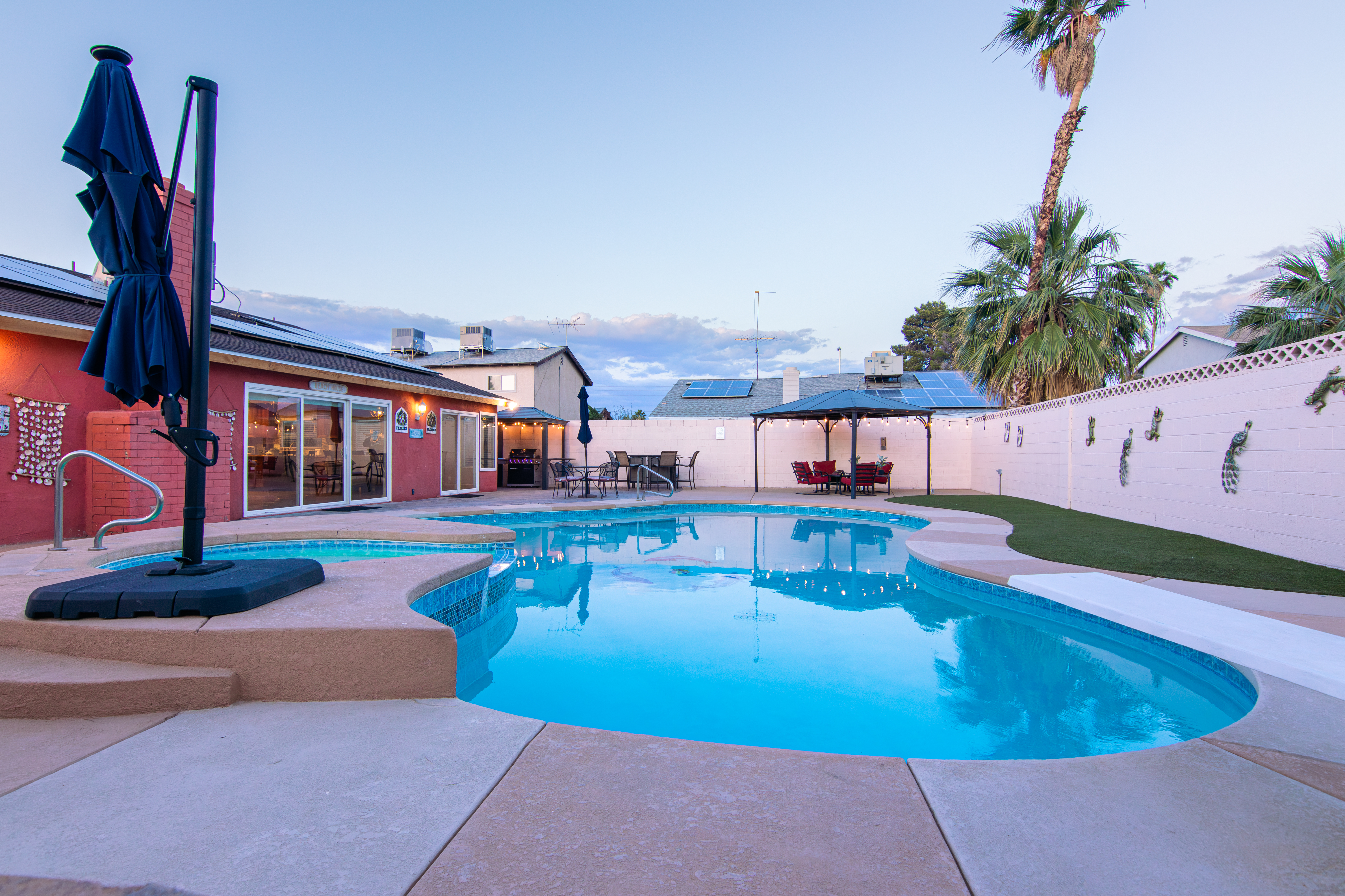 Private Pool & Hot Tub 4 BR Home-10min Strip in Unincorporated Areas, Clark County Nv