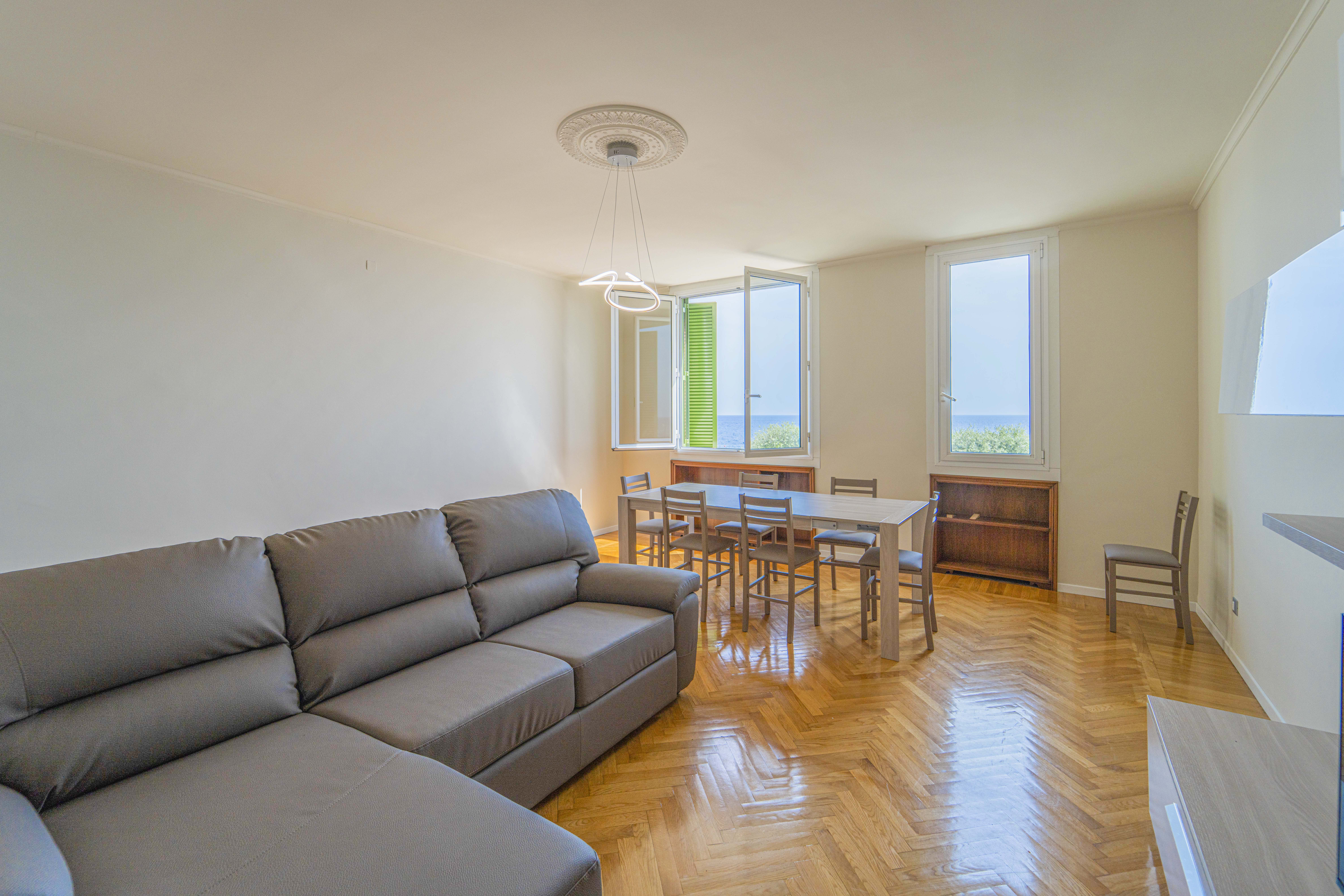 Deiva al Mare, seafront apartment with view
