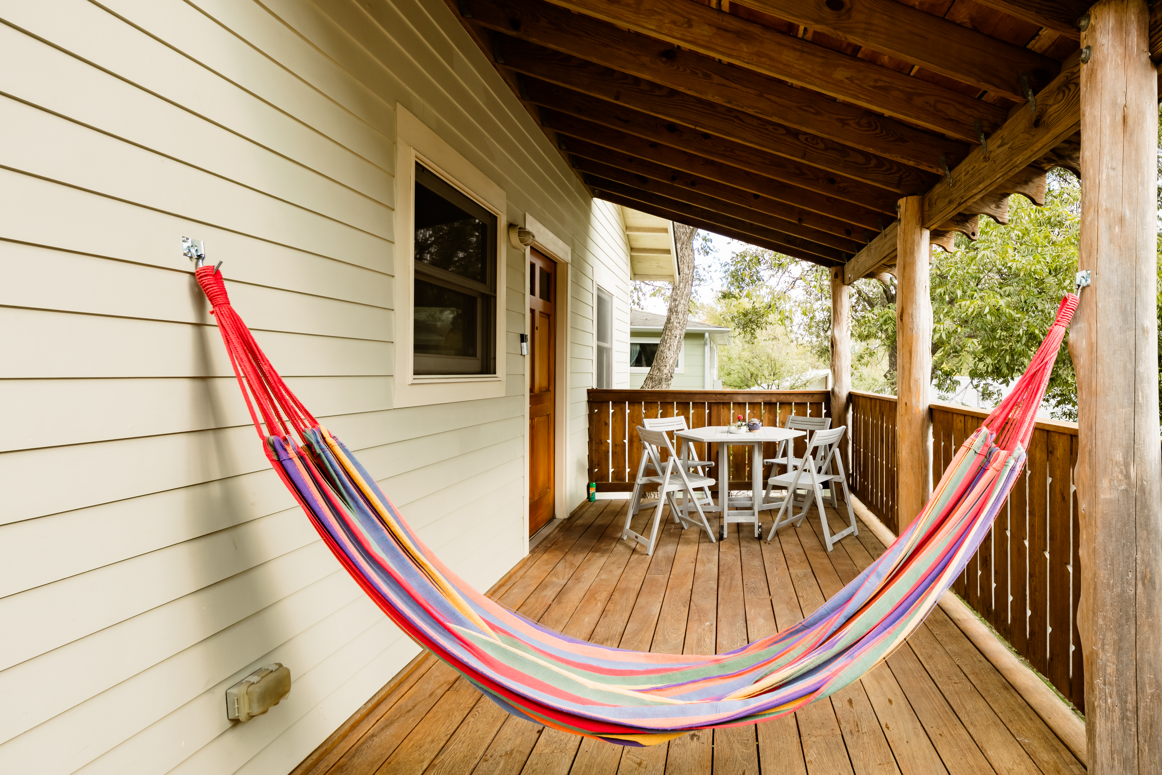 Secluded & central Hyde Park casita | Porch | WiFi in 78751, Austin