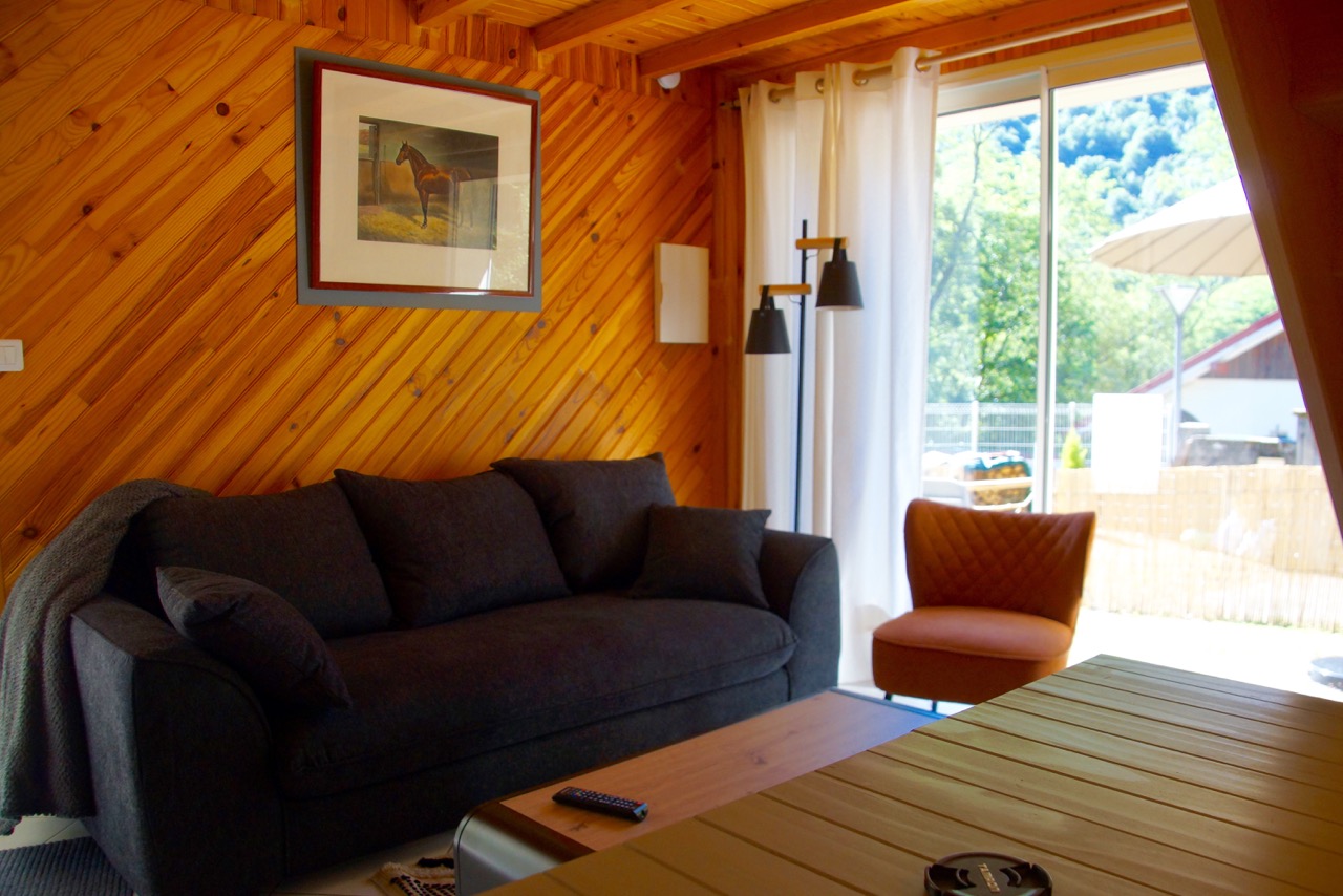 South duplex T2 house, quiet and wooded area.