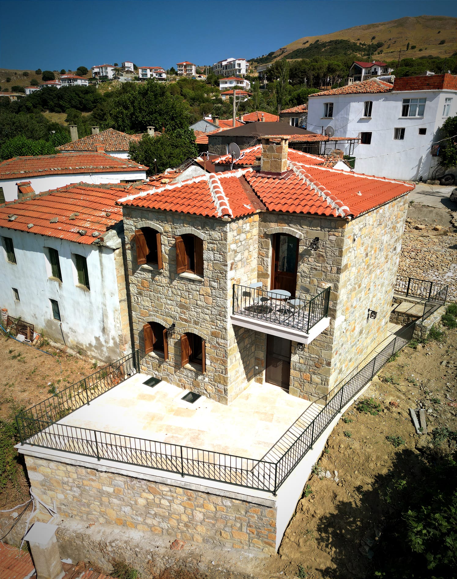 1+1 large balcony floor in stone house.