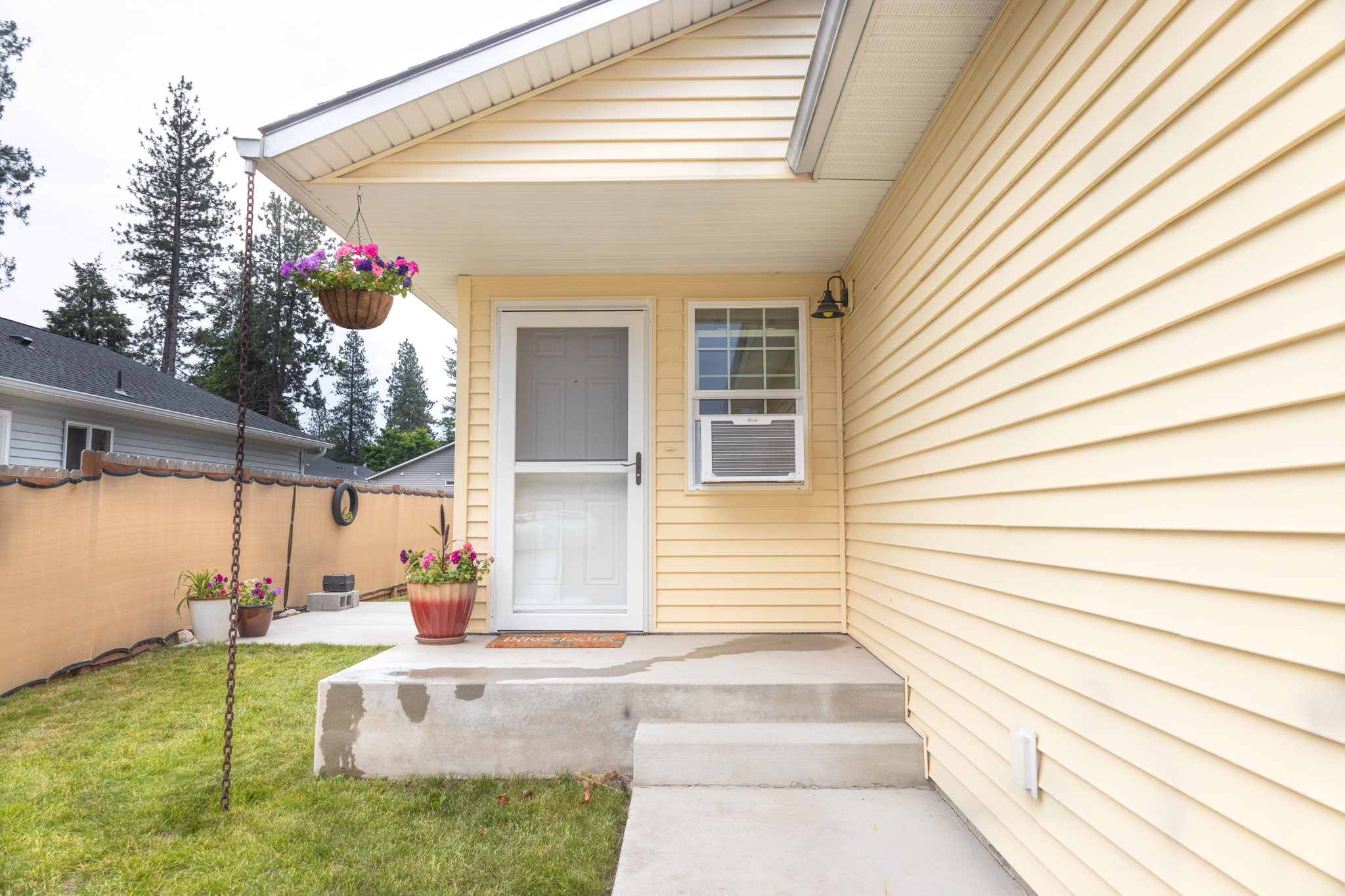 Cozy house 15 minutes from Silverwood