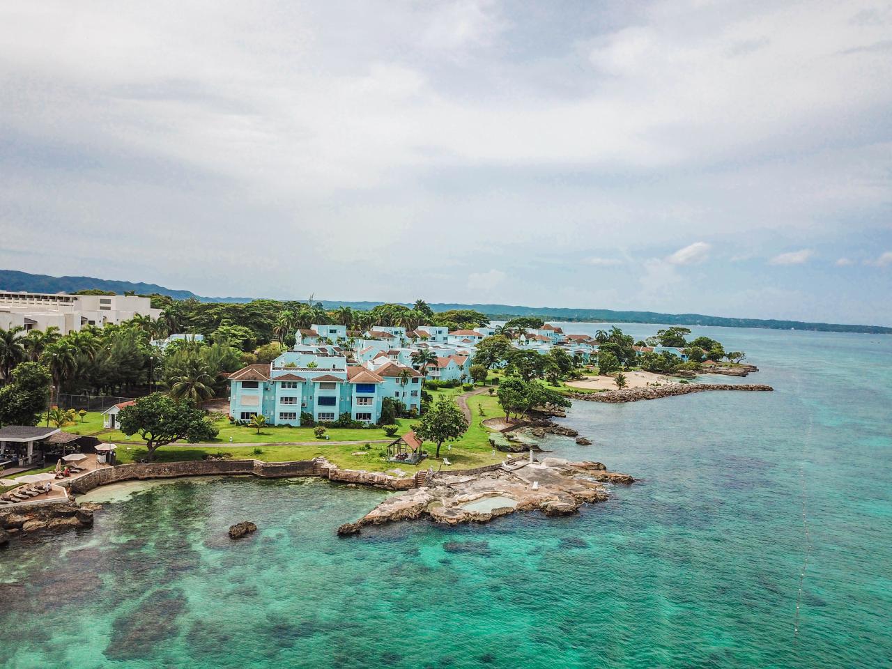 Gorgeous Beachfront Villa @ Paradise Point