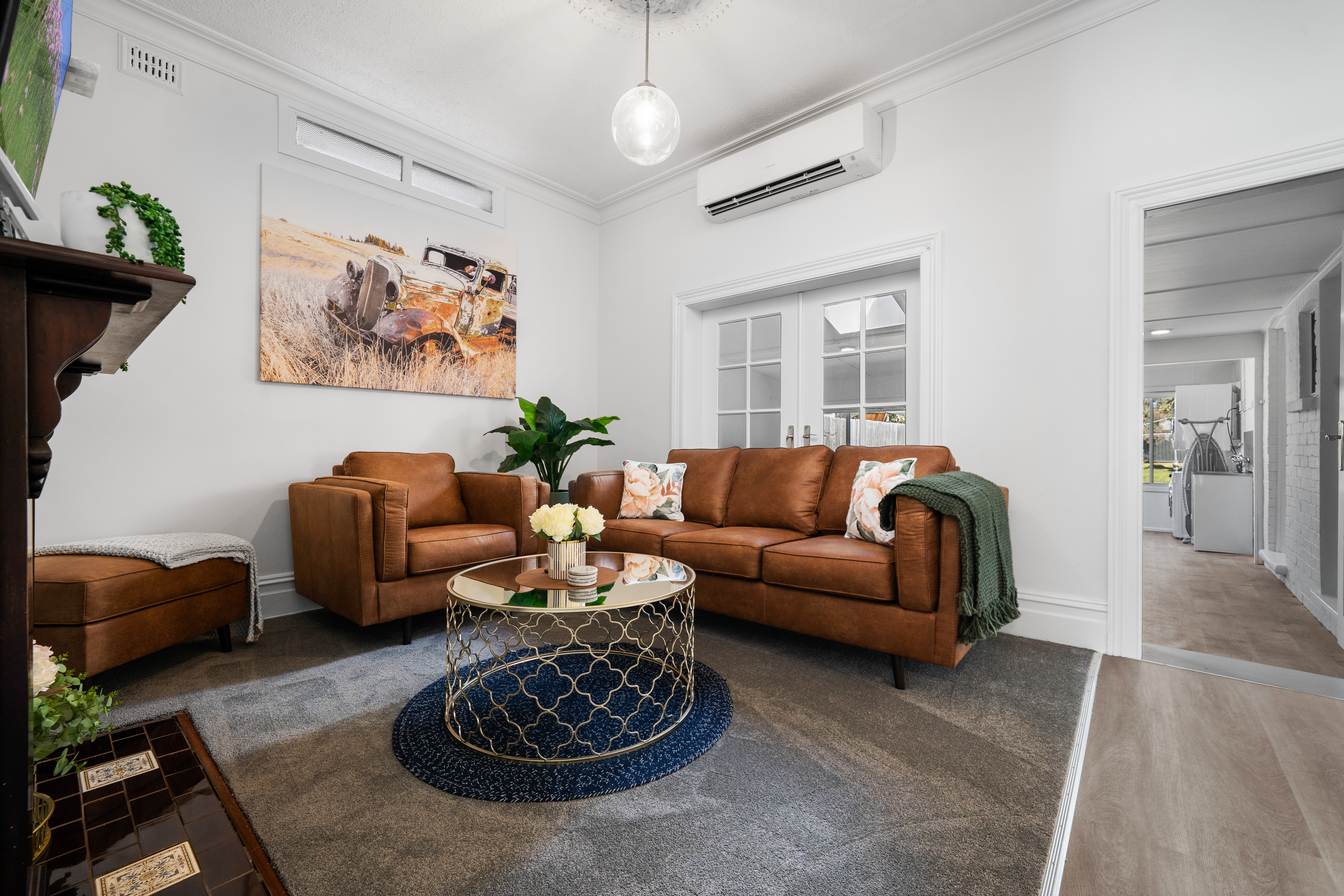 Central CBD Bathurst 
Walk everywhere!
Sleeps 6 -8