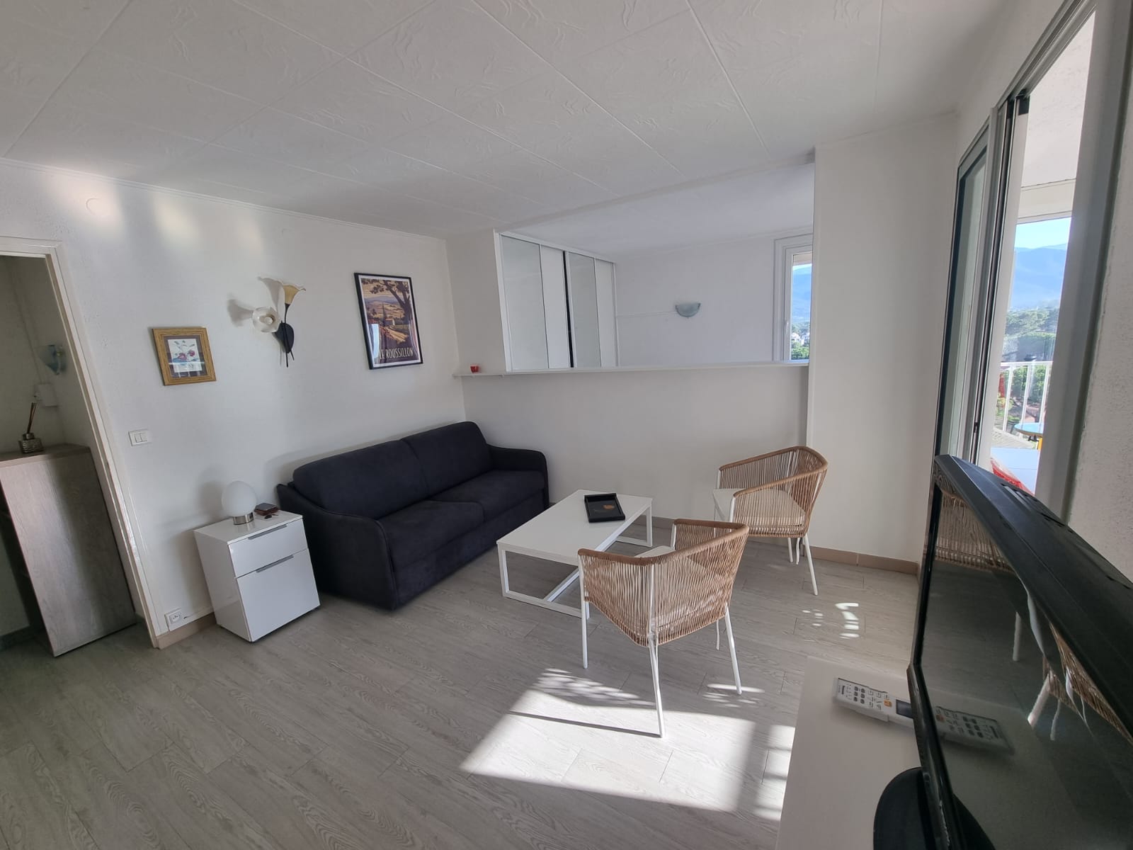 Apartment for rent by the sea
