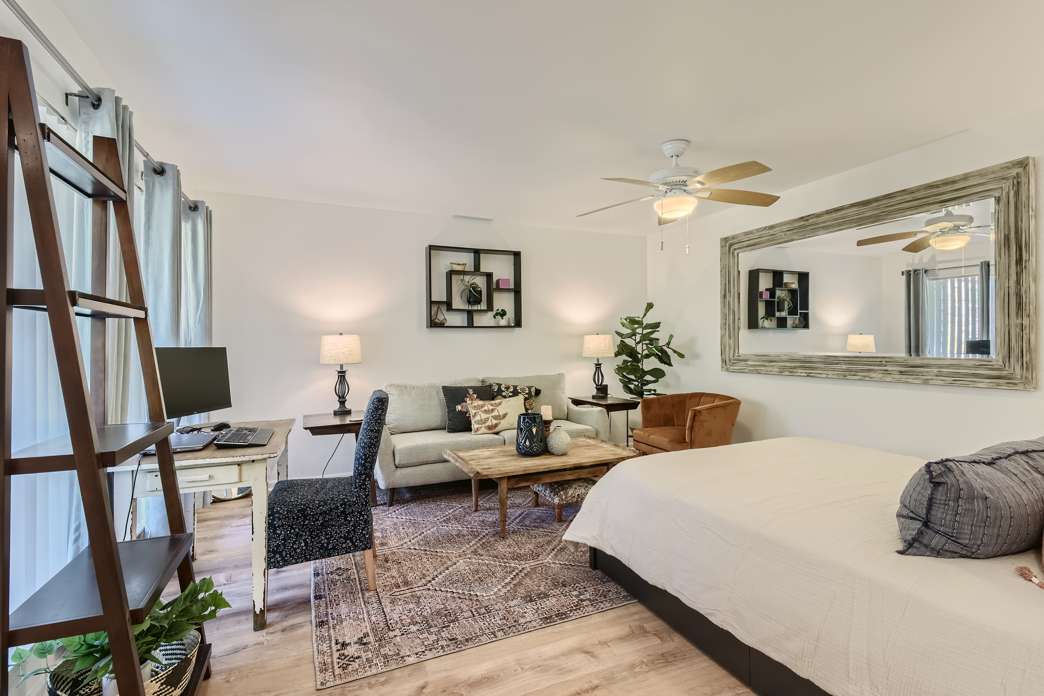 Cozy, Quaint Condo #2 in 78703, Austin