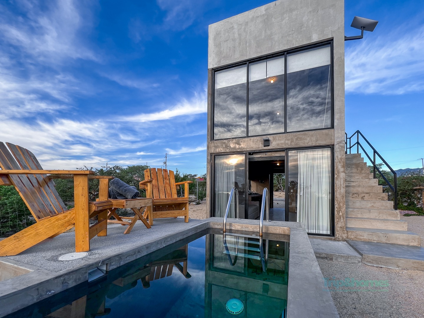 1BR loft with pool and rooftop, ideal for couples
