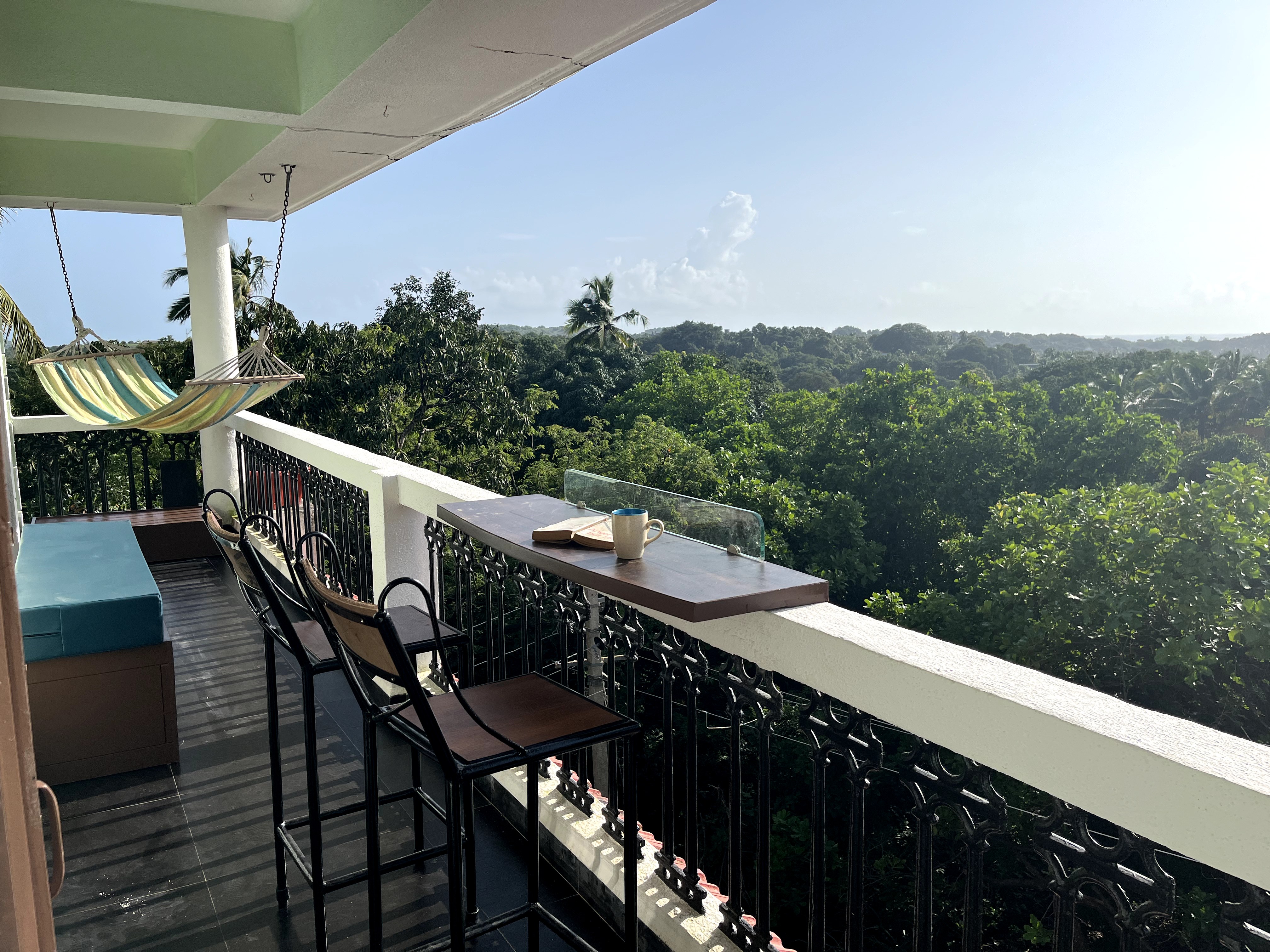 The Perch - Breezy 2bhk with a view, Vagator