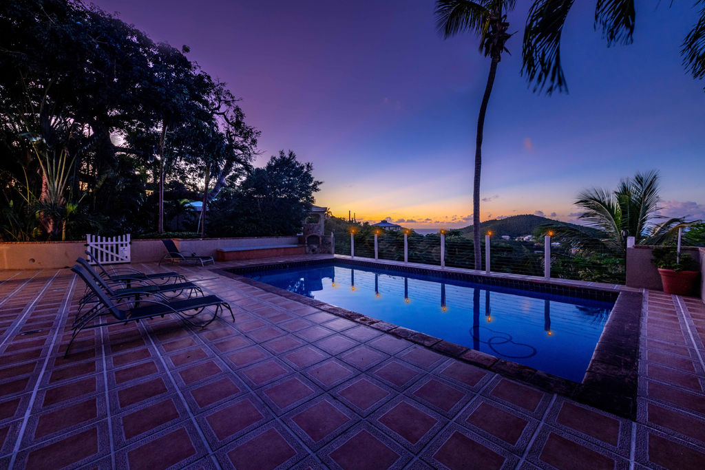 Spacious Villa: Pool, AC, 2 King BR, near Beaches