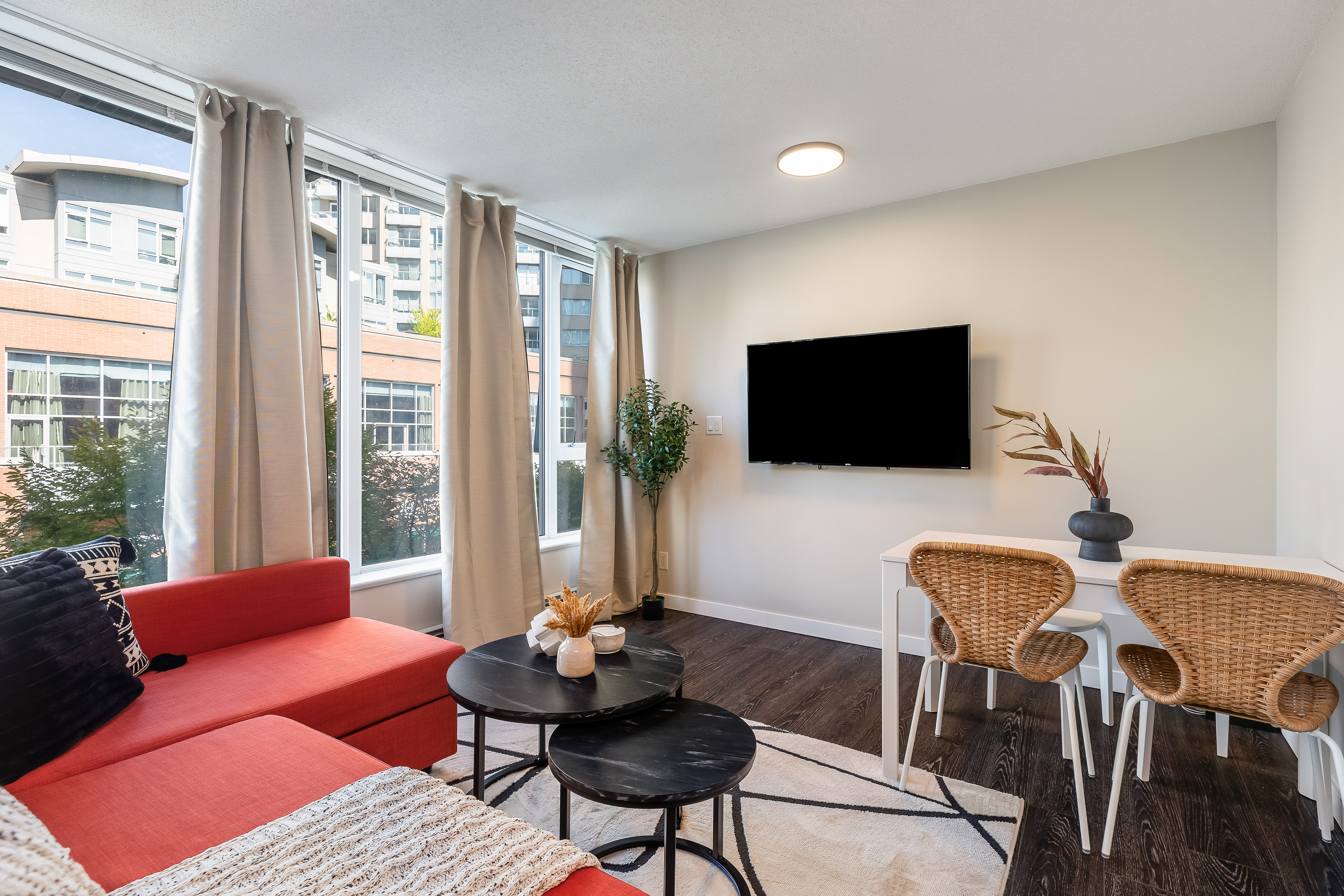 BC Place/City View/Rogers Arena/Skytrain/Pool/Gym!