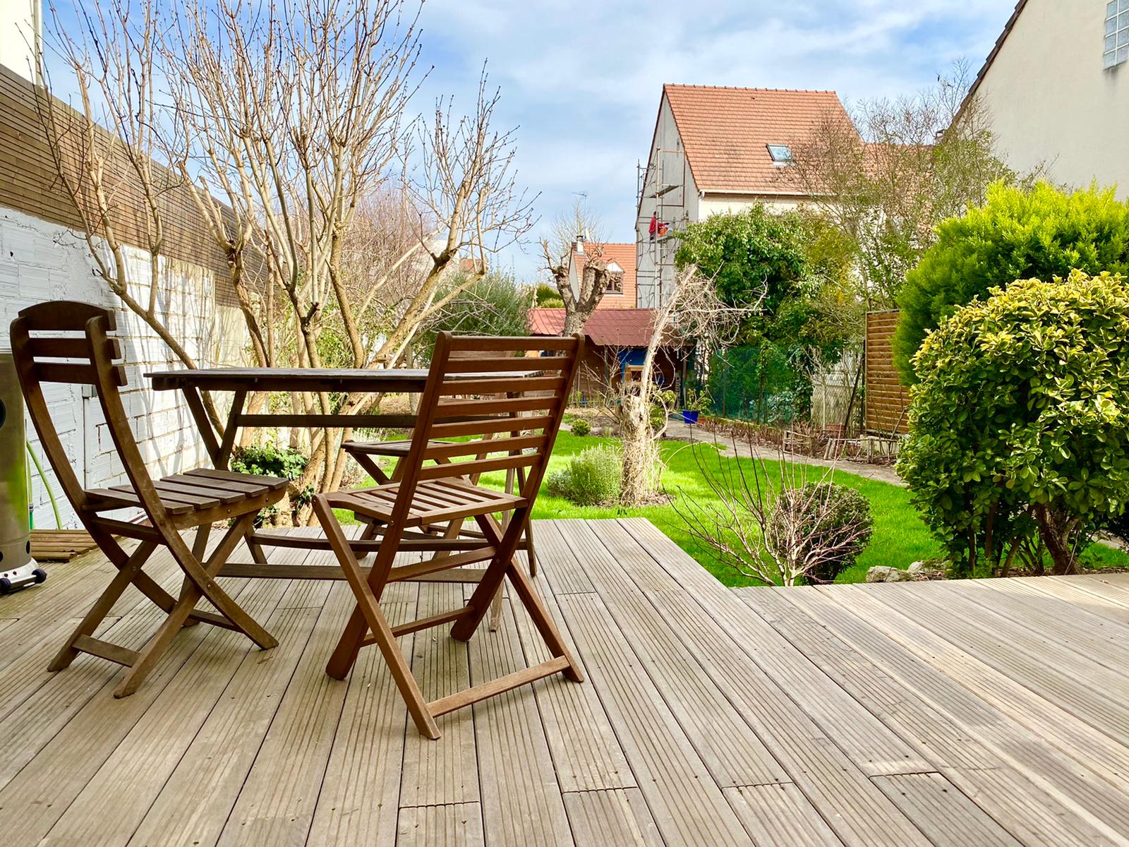 2 bedrooms for rent at Laurence's