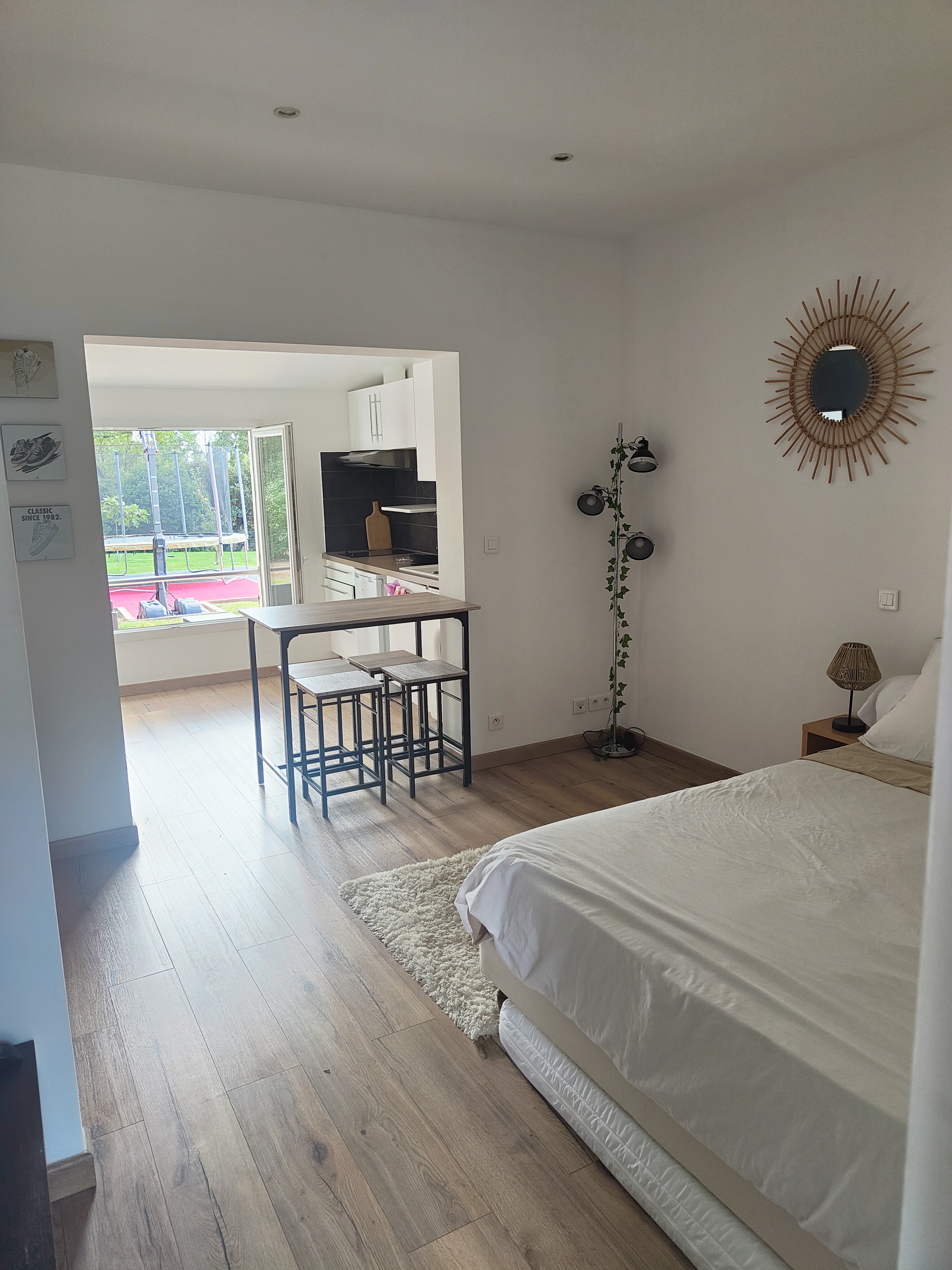Studio with terrace and garden