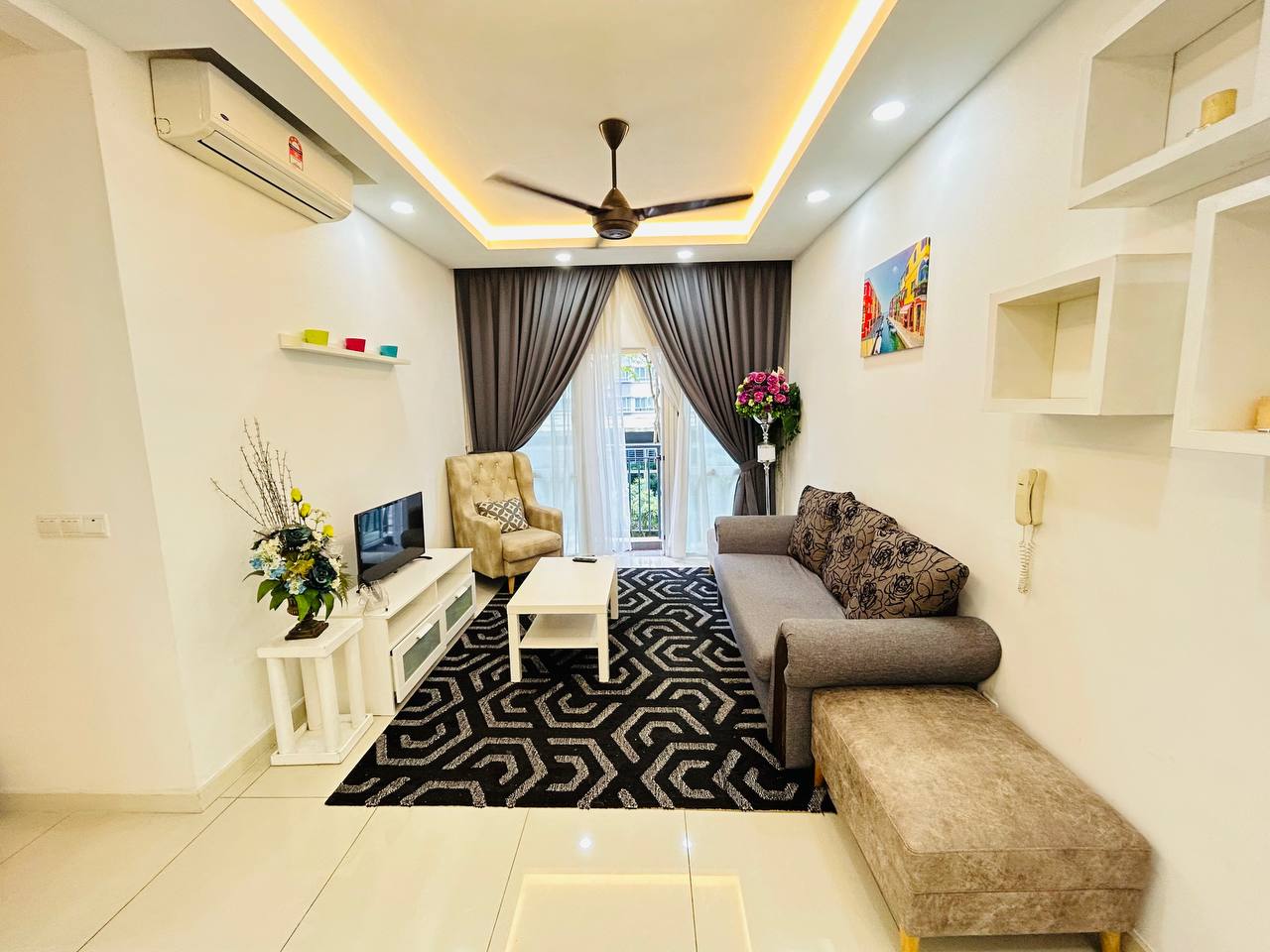 Minimalist Cozy Savanna Home Bangi