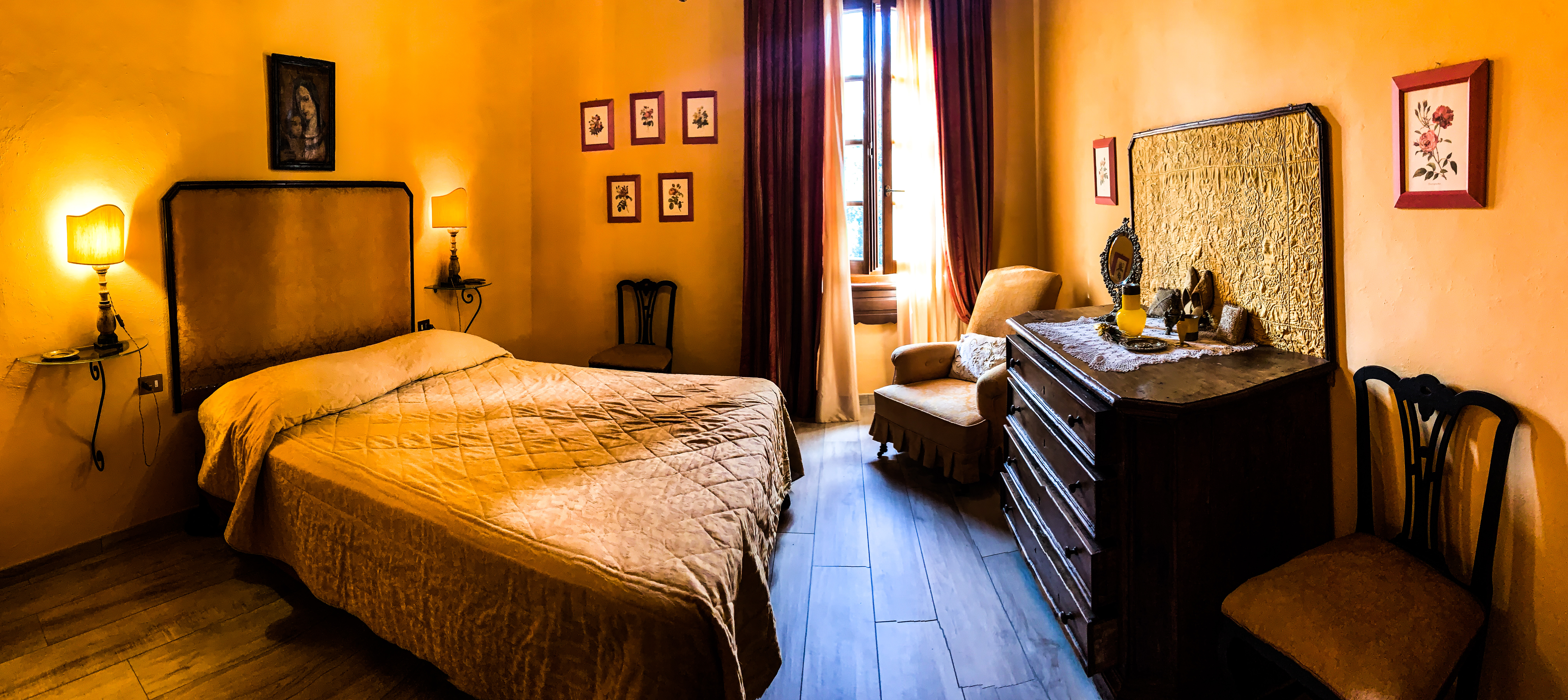 Yellow Room with pool view