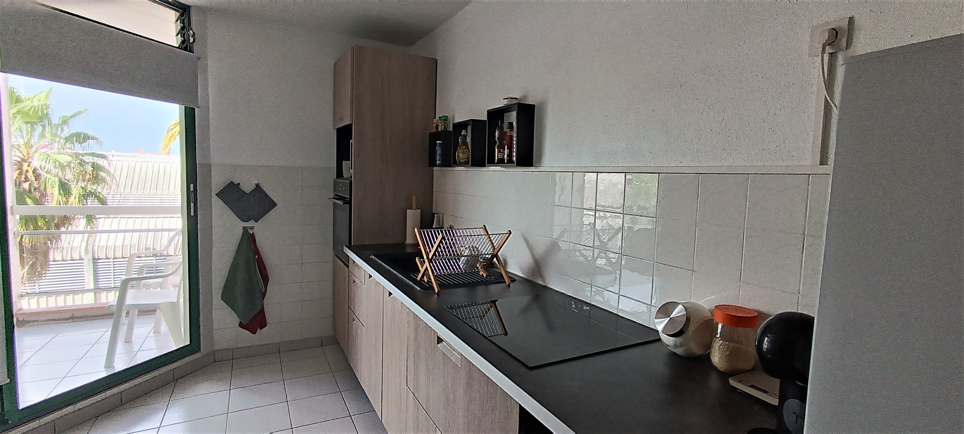 Beautiful T2 recently refurbished.
 Close to Maritime Station.