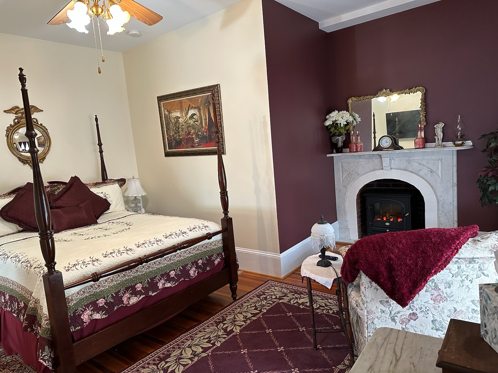 Bedroom in a 1830 Mansion! 2nd Floor -Queen