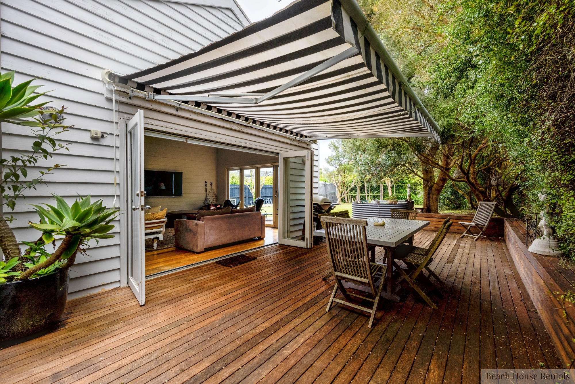 Rose Cottage, Sorrento Village, Beach Location in Point Nepean, Mornington Peninsula