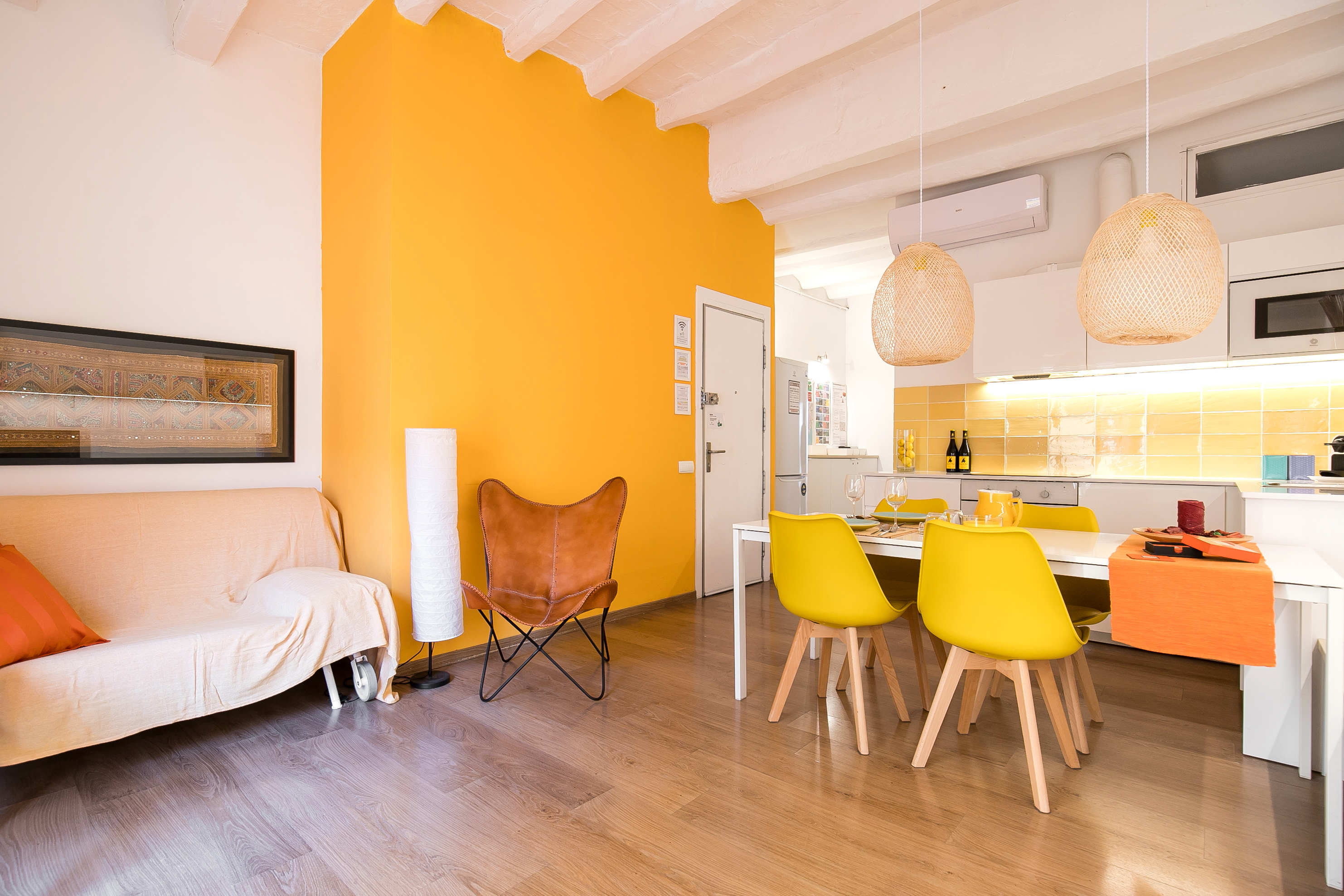 Gracia-Sagrada Familia. 3 BDR, AC, best location