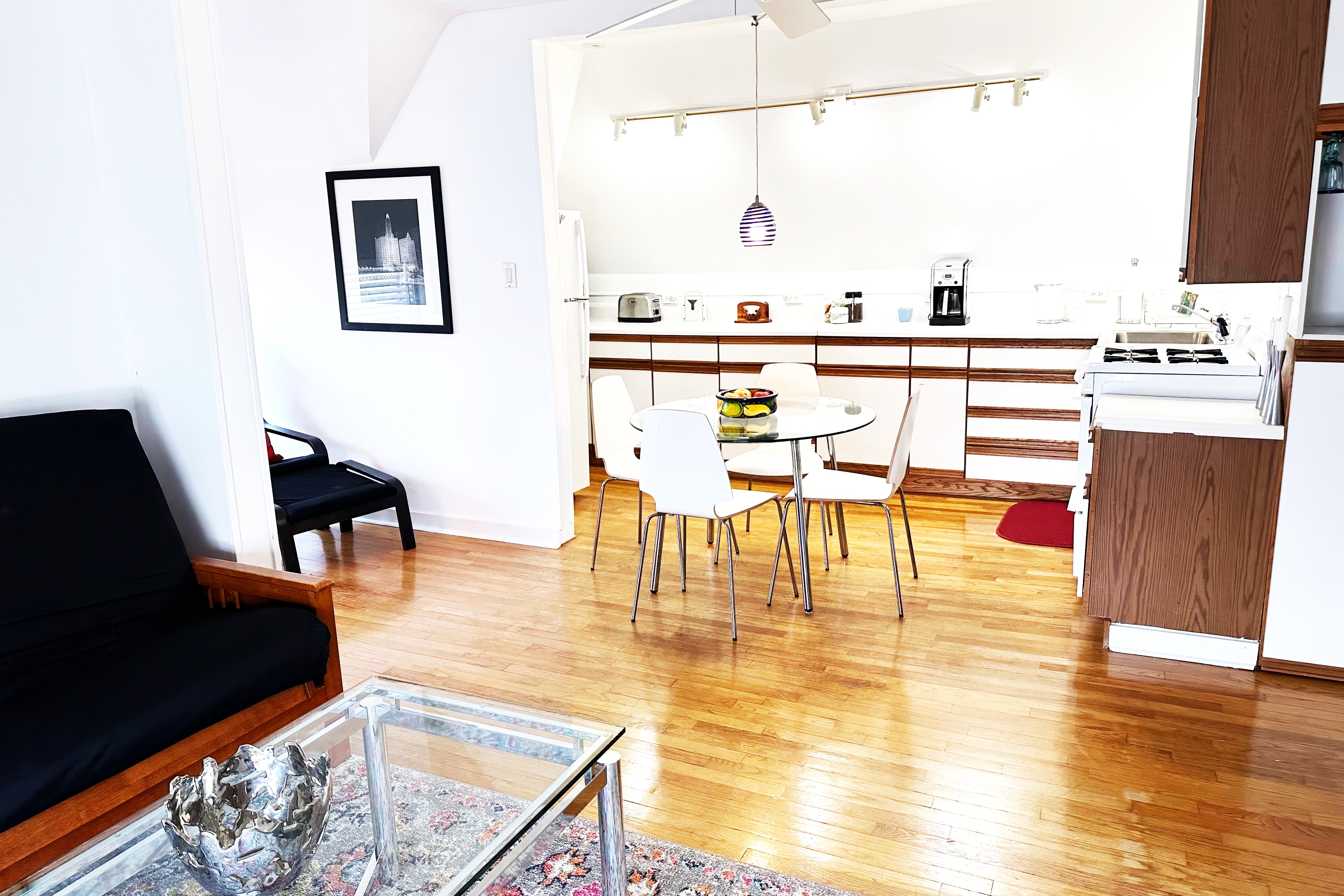 Huge Victorian near Loyola 2bd Apt in Rogers Park, Chicago