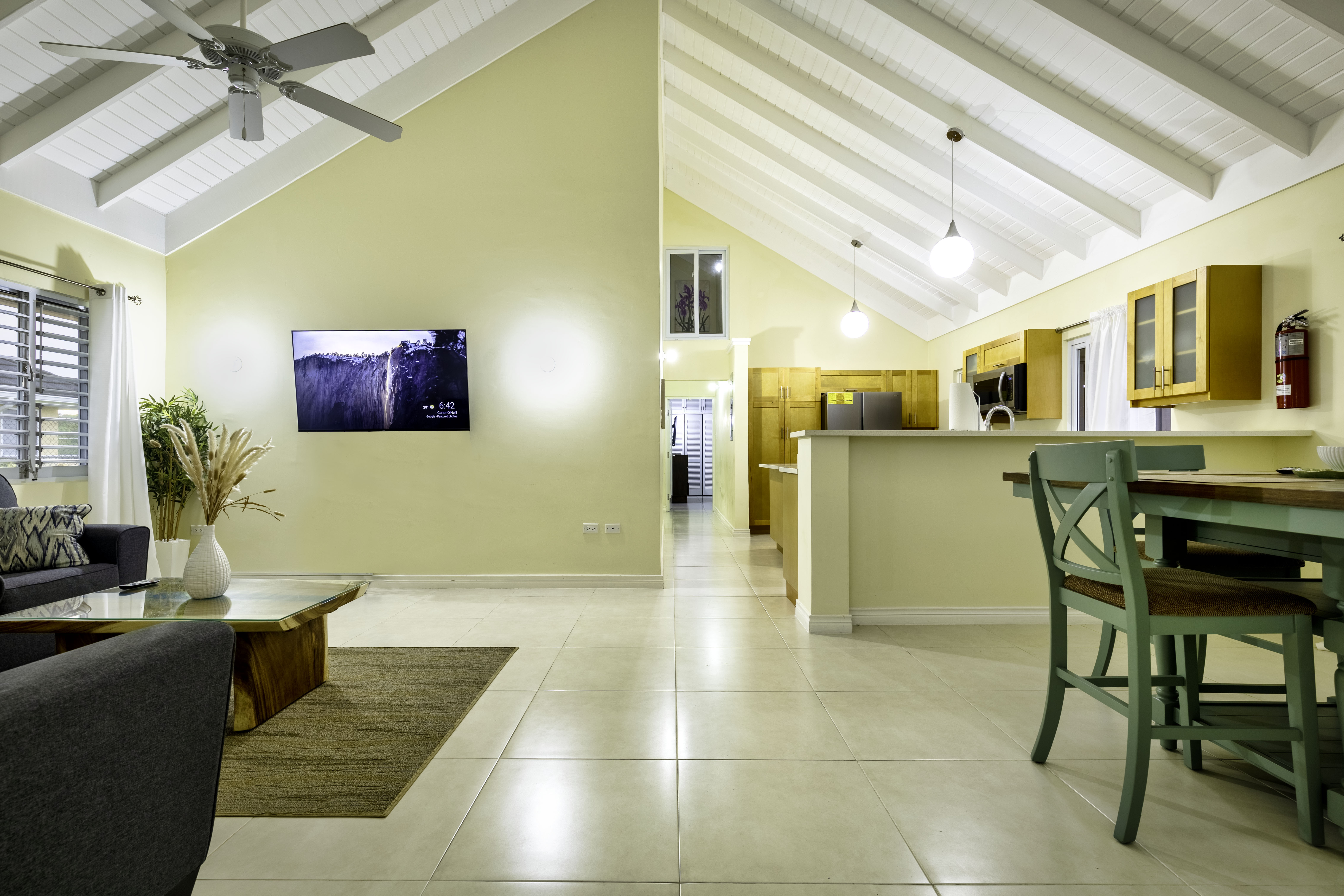 Gated/24 hr sec/Pool/Gym/Wi-Fi/AC/TV/Bball&Ten Crt