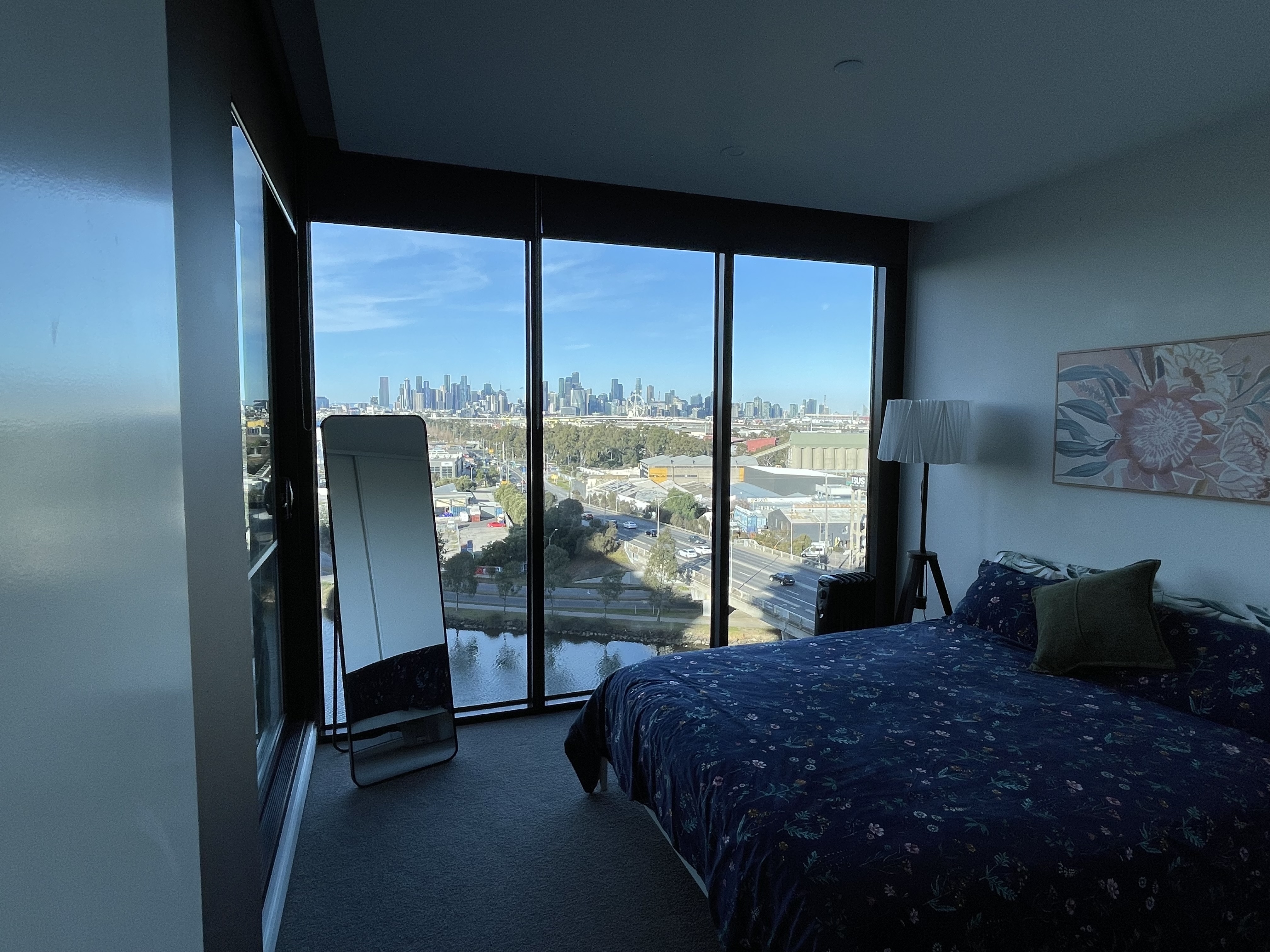 City and River Views Apartment