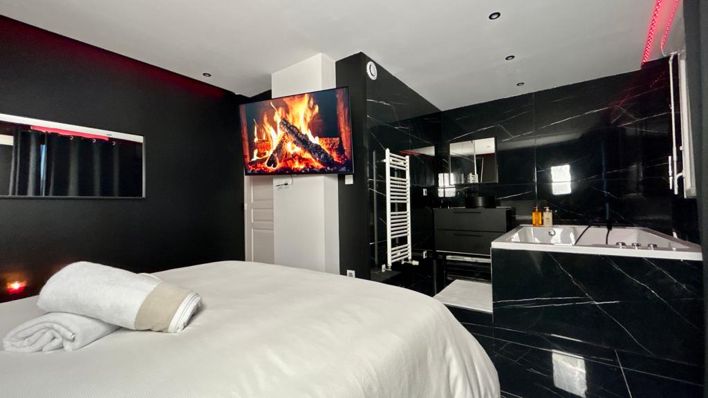 Black Room- Your Love Room near Lyon