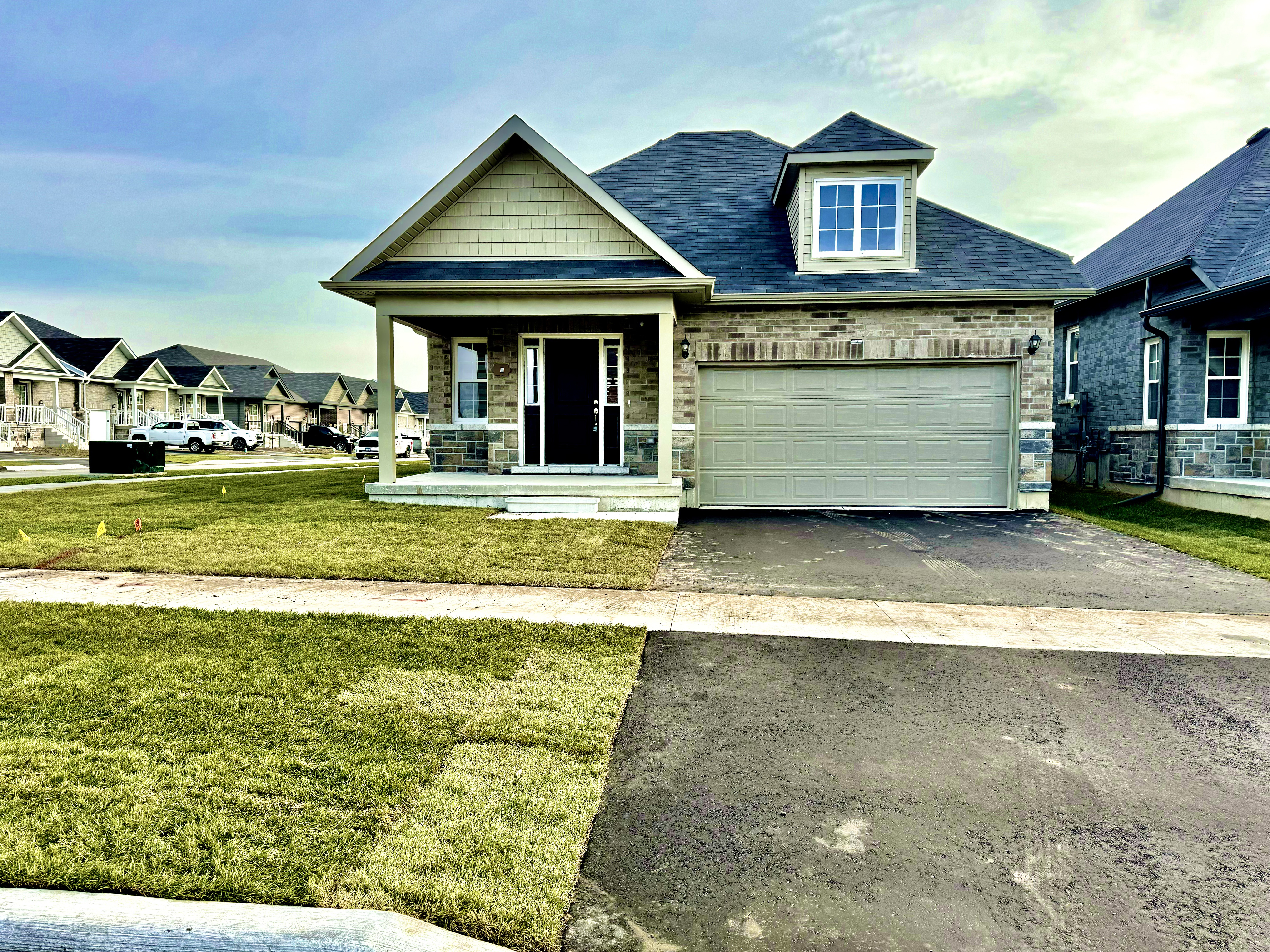 5 Minutes drive from Cobourg Beach